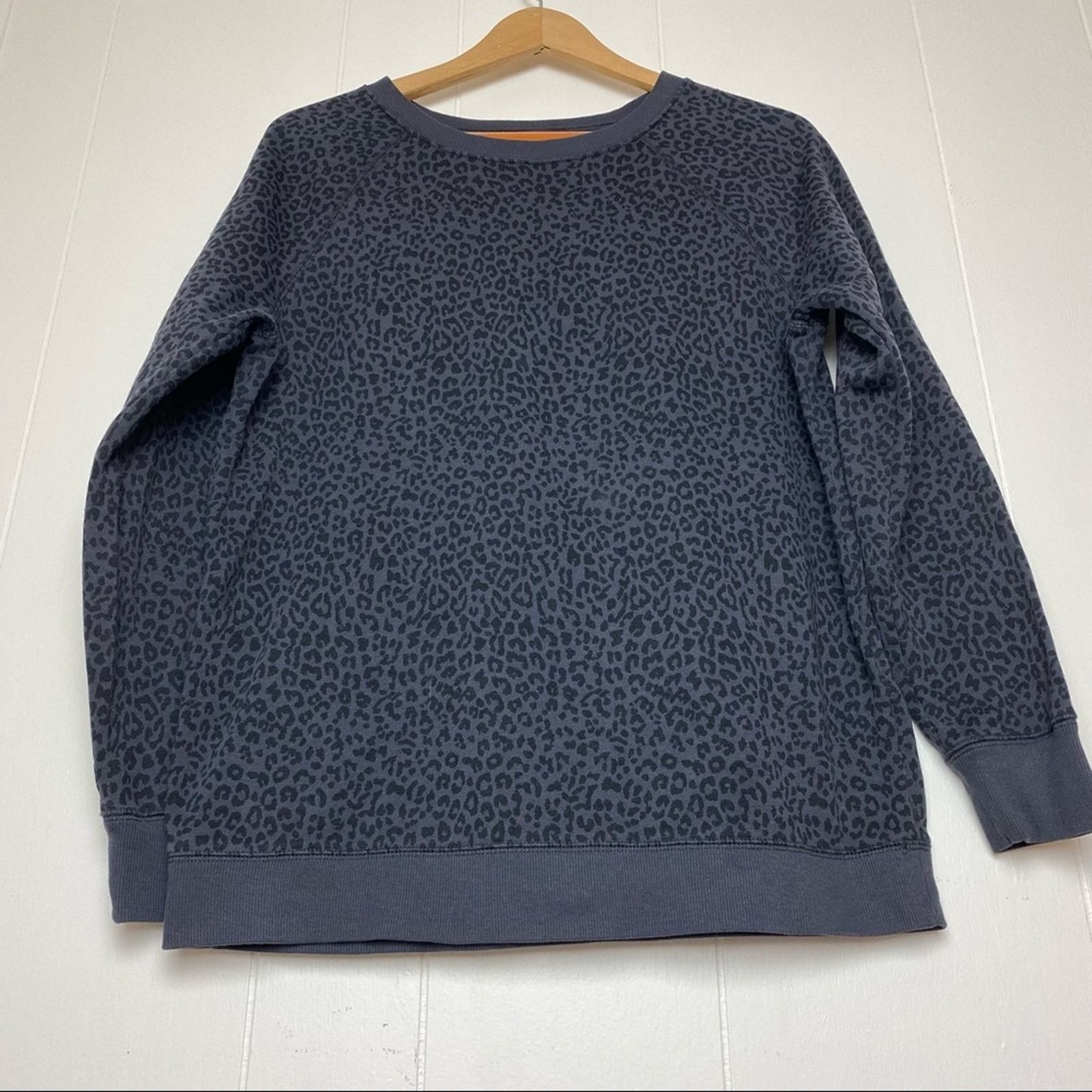 Old Navy Old Navy Grey & Black Leopard Print Sweatshirt Womens Med Size M / US 6-8 / IT 42-44 - 10 Thumbnail