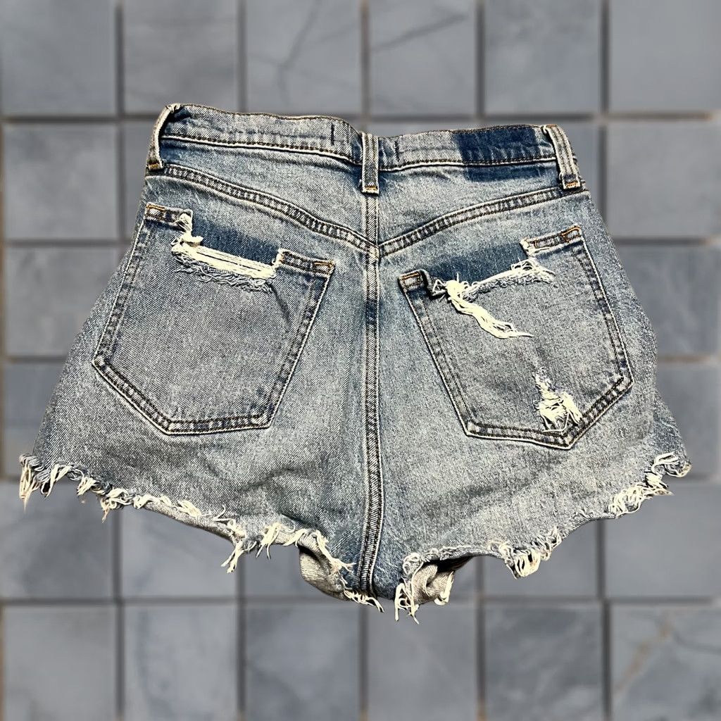 Abercrombie & Fitch Abercrombie & Fitch Shorts Womens 27 Blue Jean High Rise Mom Curve Live Distressed Size 27" / US 4 / IT 40 - 1 Thumbnail