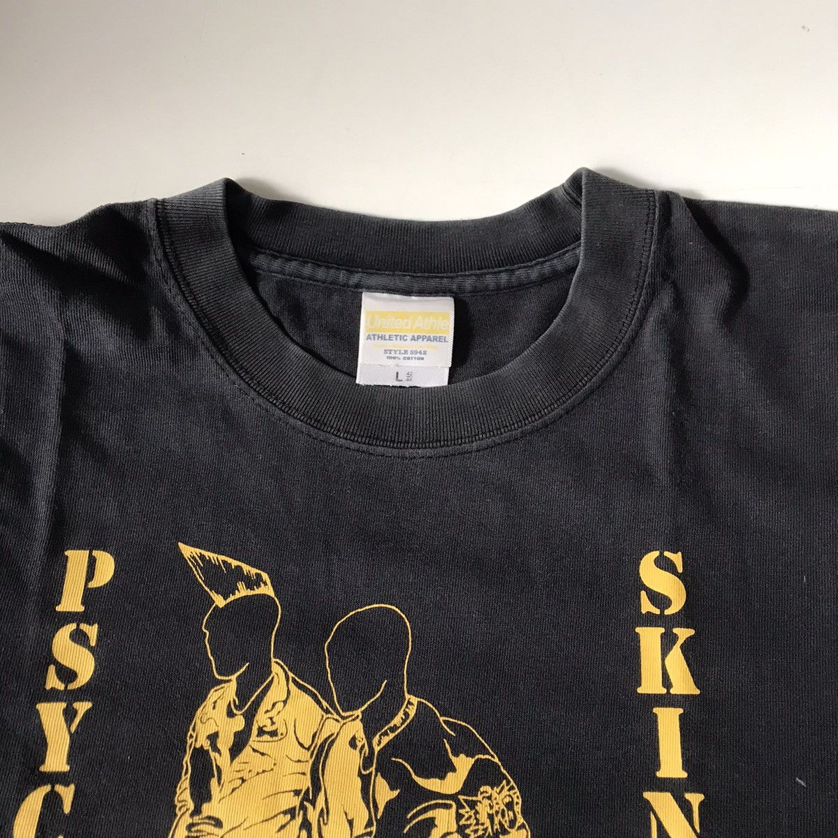 Band Tees × Vintage SKINHEAD VS PSYCHOBILLY Bronze fist Record t shirt tee black Size US M / EU 48-50 / 2 - 11 Thumbnail