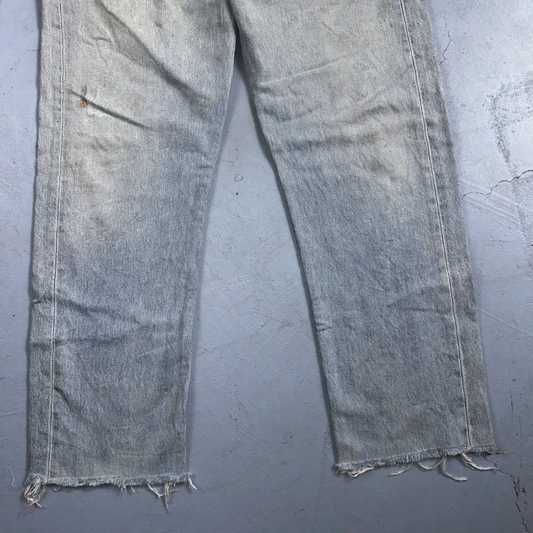 Levi's VINTAGE Levi's 501 Jeans Men Medium Straight Leg 90s Light Wash Blue 33x34 Size US 33 - 3 Thumbnail