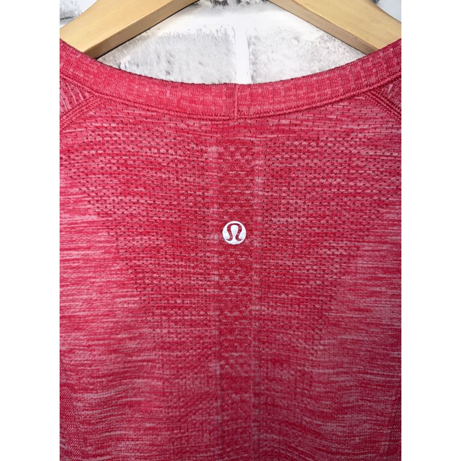 Lululemon Lululemon Pink Stretchy Athletic Shirt T-Shirt Womens Size 10 Regular Pink Athleticwear 2010s? Size L / US 10 / IT 46 - 6 Thumbnail