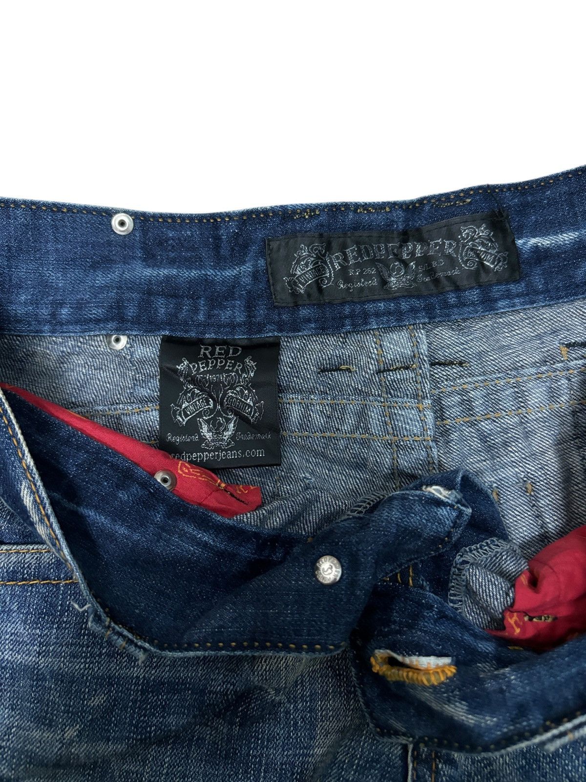 Japanese Brand Y2K Red Pepper Distressed Straight Denim Jeans Size US 31 - 7 Thumbnail