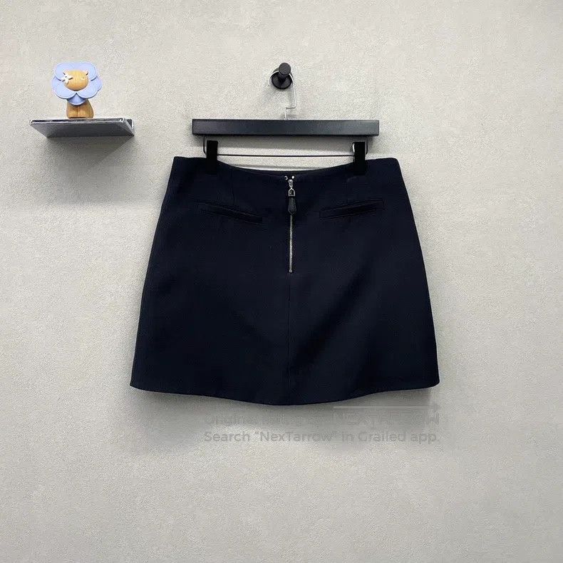 Louis Vuitton Louis Vuitton Solid black skirt Size 41" - 2 Thumbnail