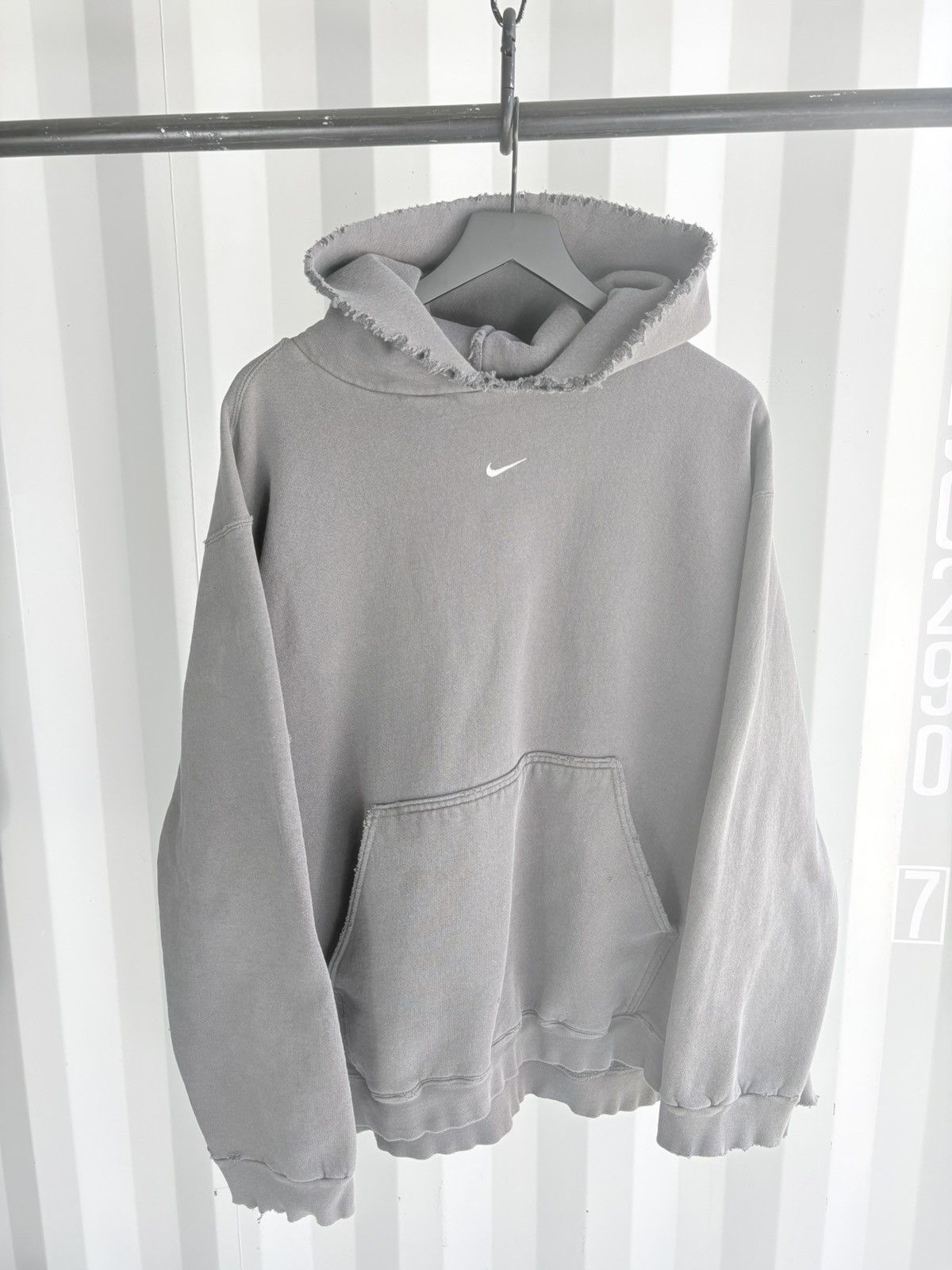 Nike Vintage Nike Center Logo Boxy Thrashed Sun Faded Hoodie ERD Size US XXL / EU 58 / 5 - 1 Thumbnail