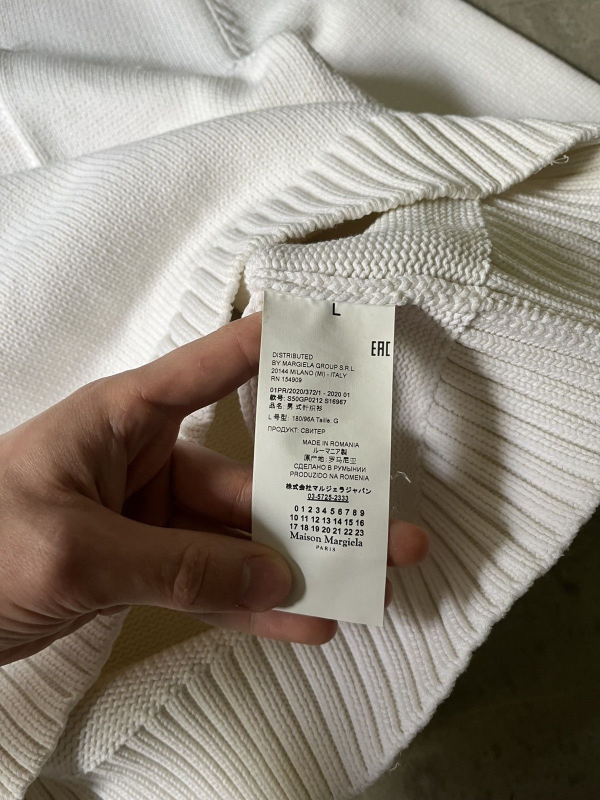 Maison Margiela Maison Margiela S/S 20 tag on chest white sweater rare Size US L / EU 52-54 / 3 - 17 Thumbnail