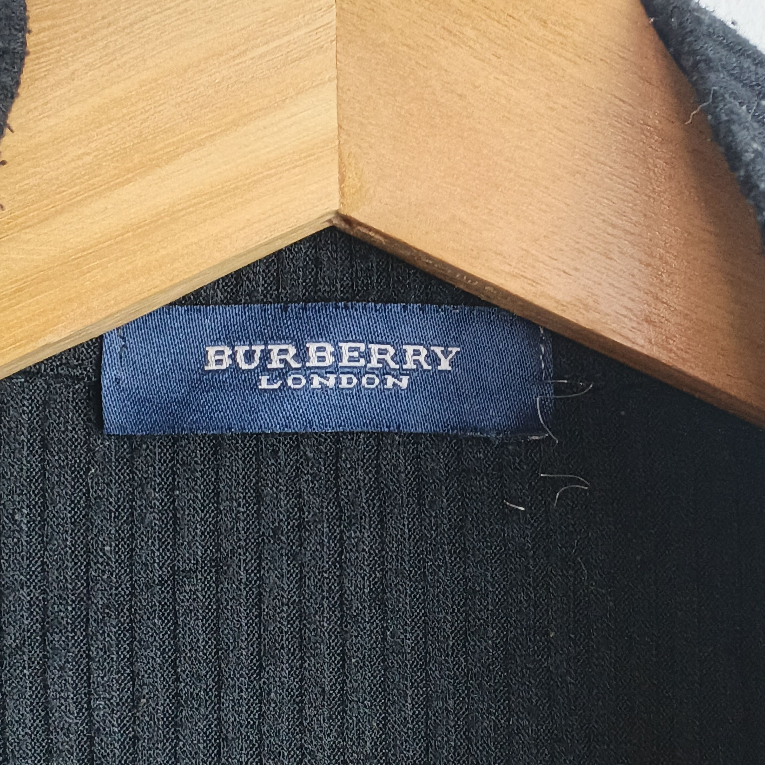 Burberry Vintage Burberry London Nova Check Crop Zip Knit Cardigan Size S / US 4 / IT 40 - 8 Thumbnail