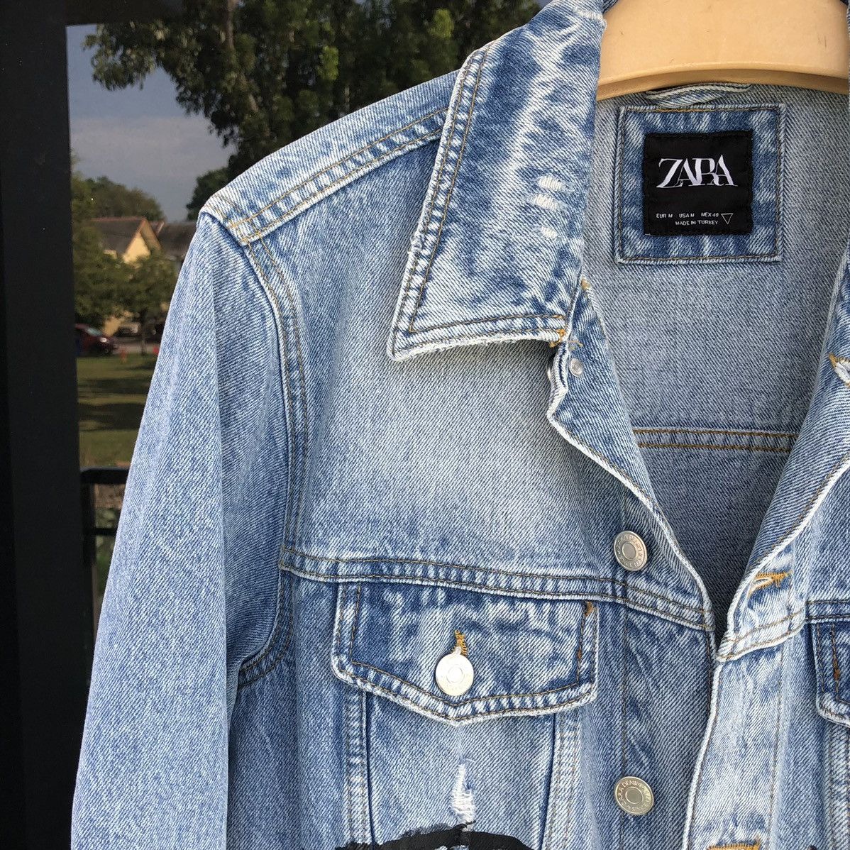 Zara SS 2023 ZARA DENIM JACKET WITH GRAFFITI PRINT Size US M / EU 48-50 / 2 - 14 Thumbnail