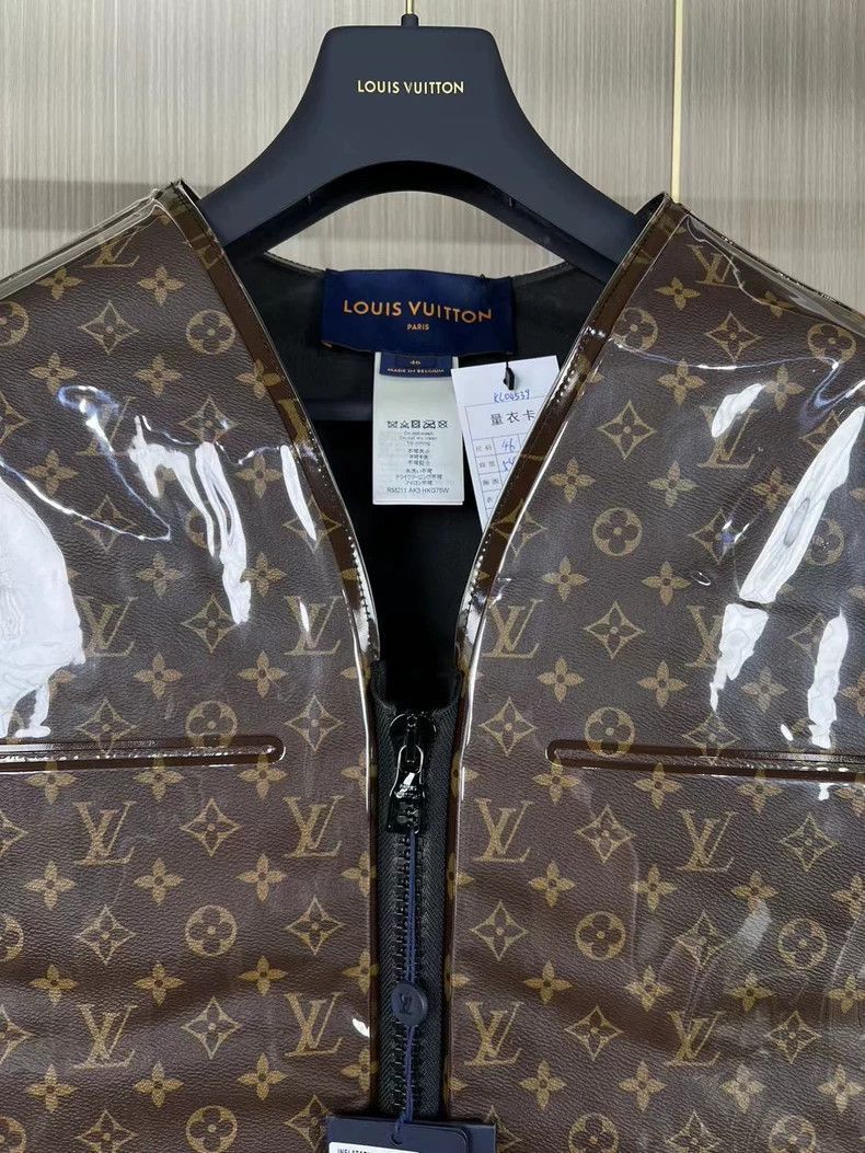 Louis Vuitton Louis Vuitton Inflatable Vest with Monogram-2506 Size US M / EU 48-50 / 2 - 3 Thumbnail