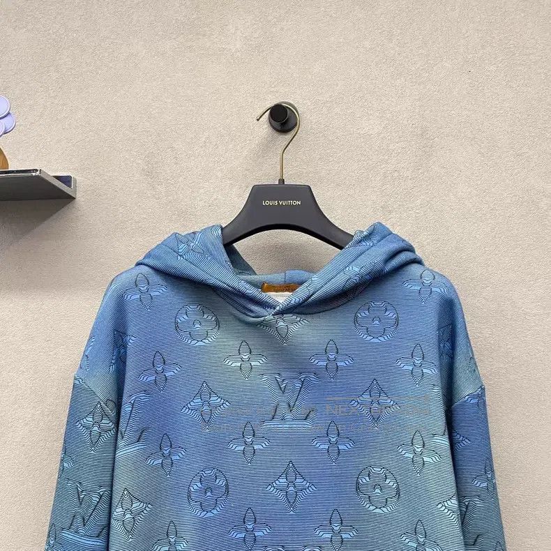 Louis Vuitton Louis Vuitton Blue gradient full-print logo sweatshirt Size US M / EU 48-50 / 2 - 4 Thumbnail