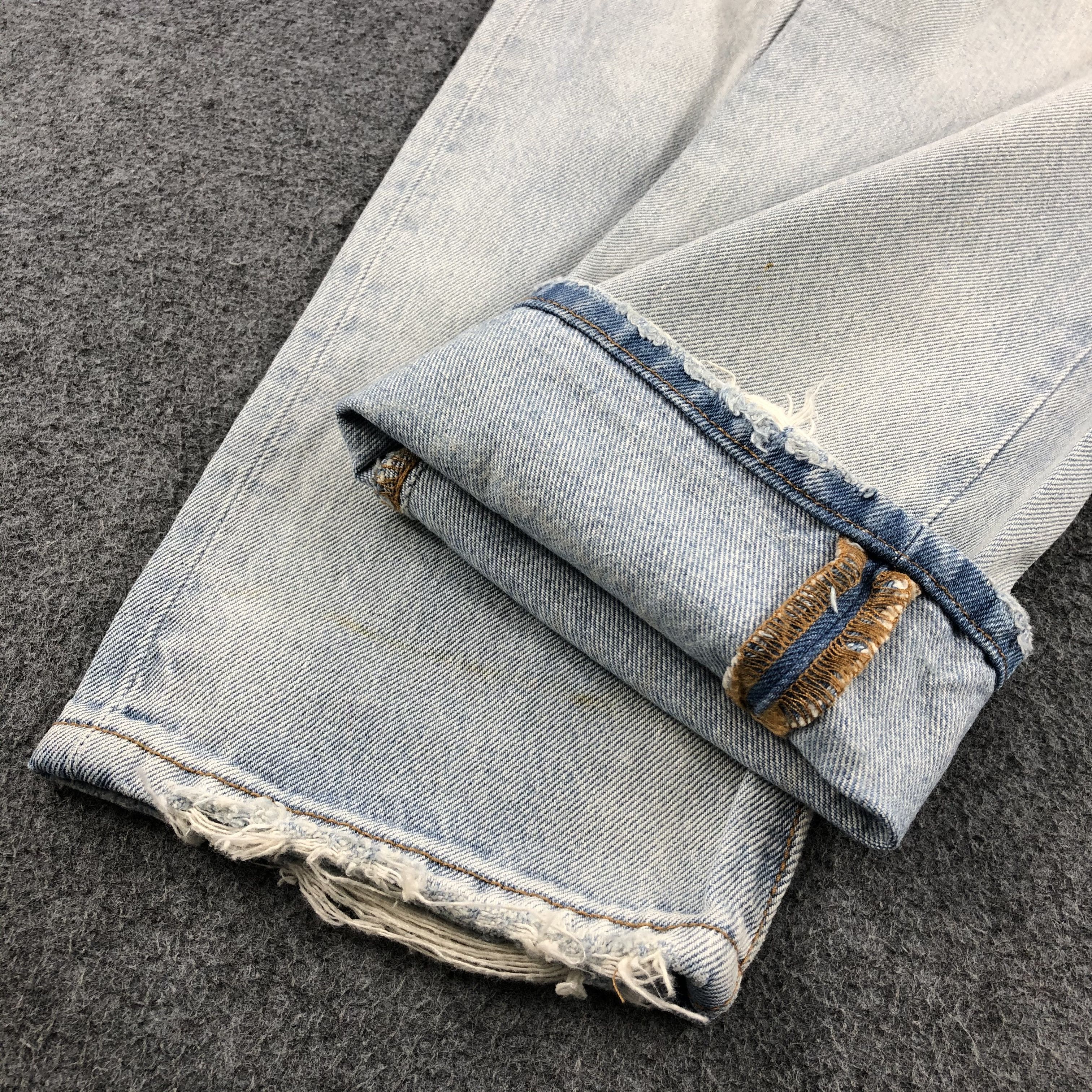 Levi's Vintage Light Wash Levis 501 Jeans-JM1354 Size US 35 - 6 Thumbnail