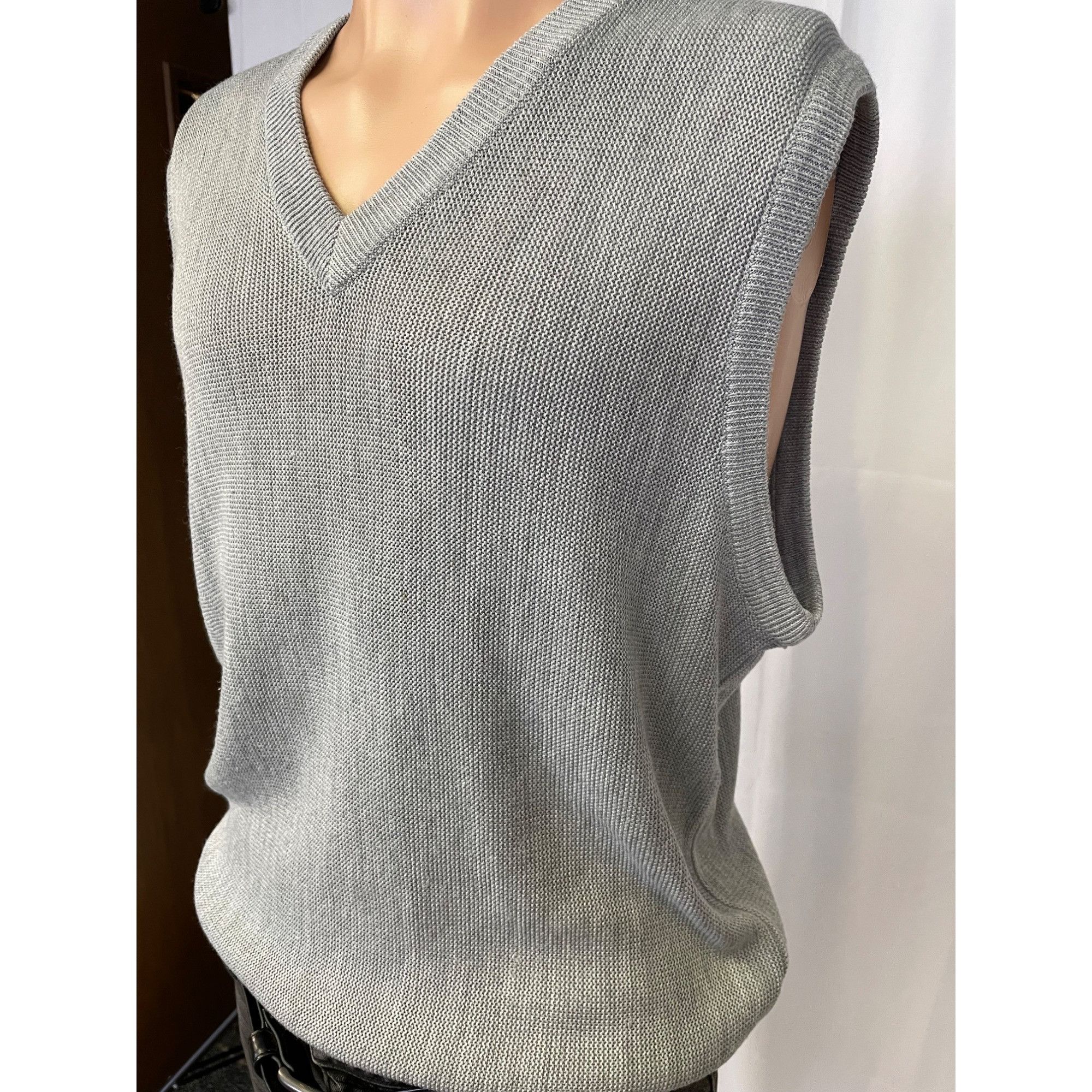 Dockers Dockers Golf Mens Grey V-Neck Sweater Vest Size M Acrylic SK Size US M / EU 48-50 / 2 - 3 Thumbnail
