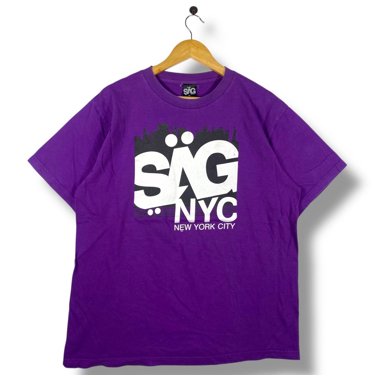 Japanese Brand Japanese Brand SAG LiFE NYC Logo Short Sleeve Tee Shirt Size US XL / EU 56 / 4 - 1 Thumbnail