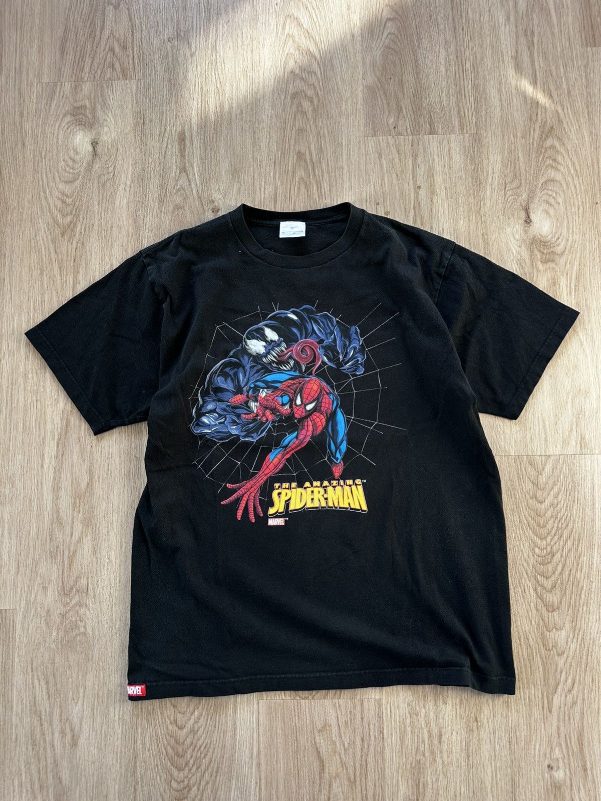 Vintage Vintage Marvel Spiderman vs Venom Japan Tshirt Size US L / EU 52-54 / 3 - 1 Thumbnail