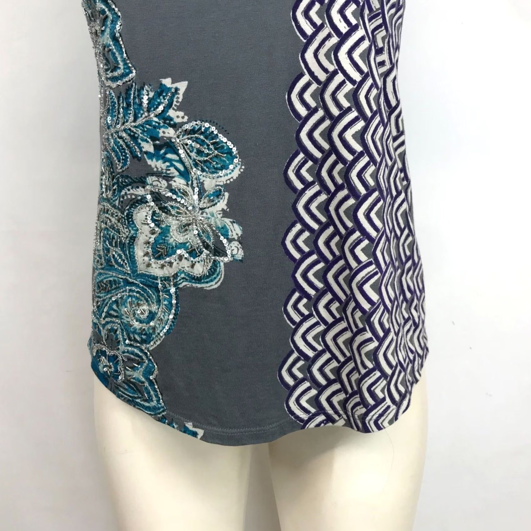 Vintage CHICO'S WOMEN'S 0 Gray Short Sleeve Round Neck Cotton Blend Sequin Top Blouse Size XS / US 0-2 / IT 36-38 - 3 Thumbnail