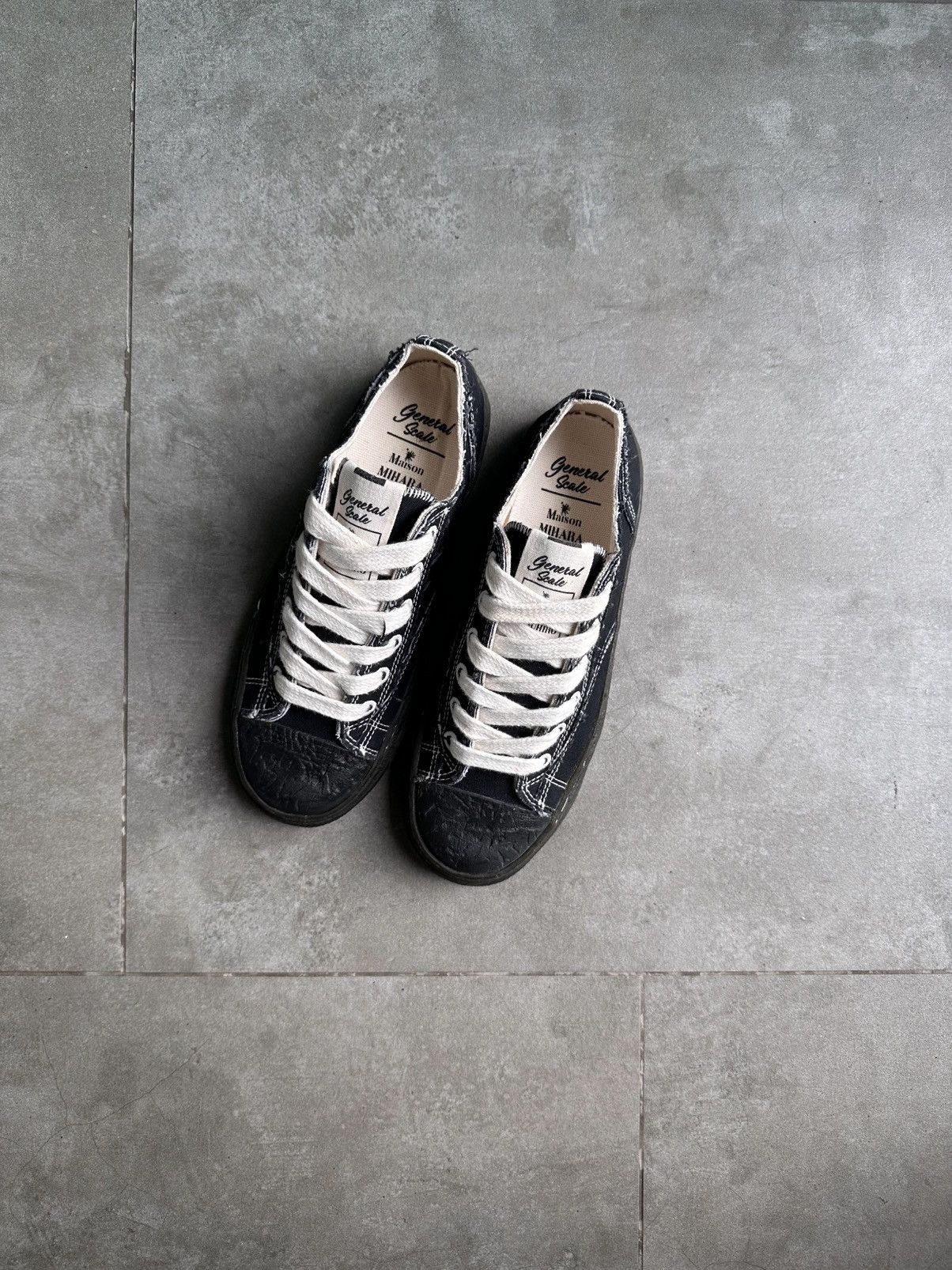 MAISON MIHARA YASUHIRO MMY GENERAL SCALE LOW TOP SNEAKERS