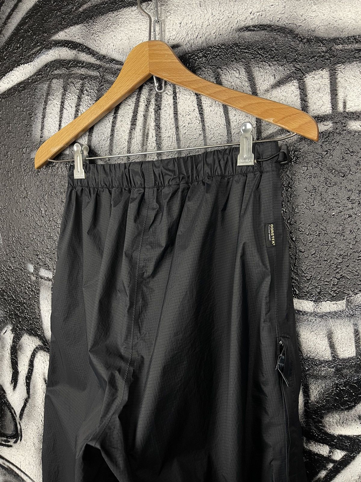 Berghaus Berghaus Gore-Tex Packlite Shell Black Outdoor Pants Women’s Men’s Size 12 Size 30" / US 8 / IT 44 - 12 Thumbnail