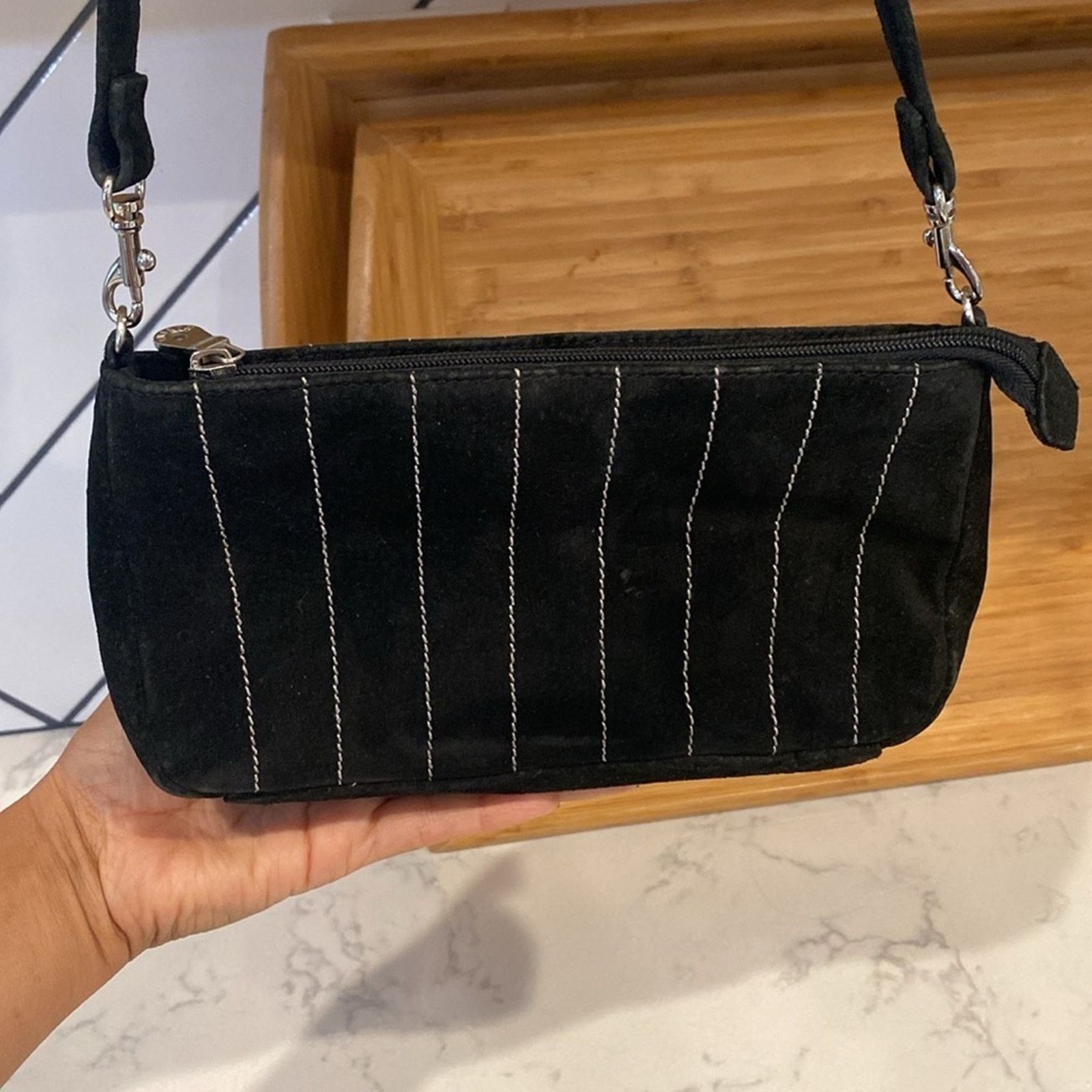 Wilsons Leather Wilsons leather Y2K 90s vintage suede shoulder mini baguette Size ONE SIZE - 8 Thumbnail