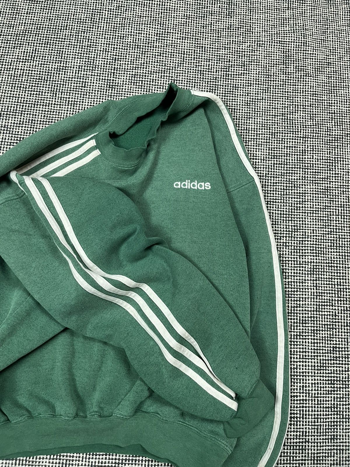 Adidas 80s adidas distressed boxy baggy crewneck Kanye style Size US L / EU 52-54 / 3 - 3 Thumbnail
