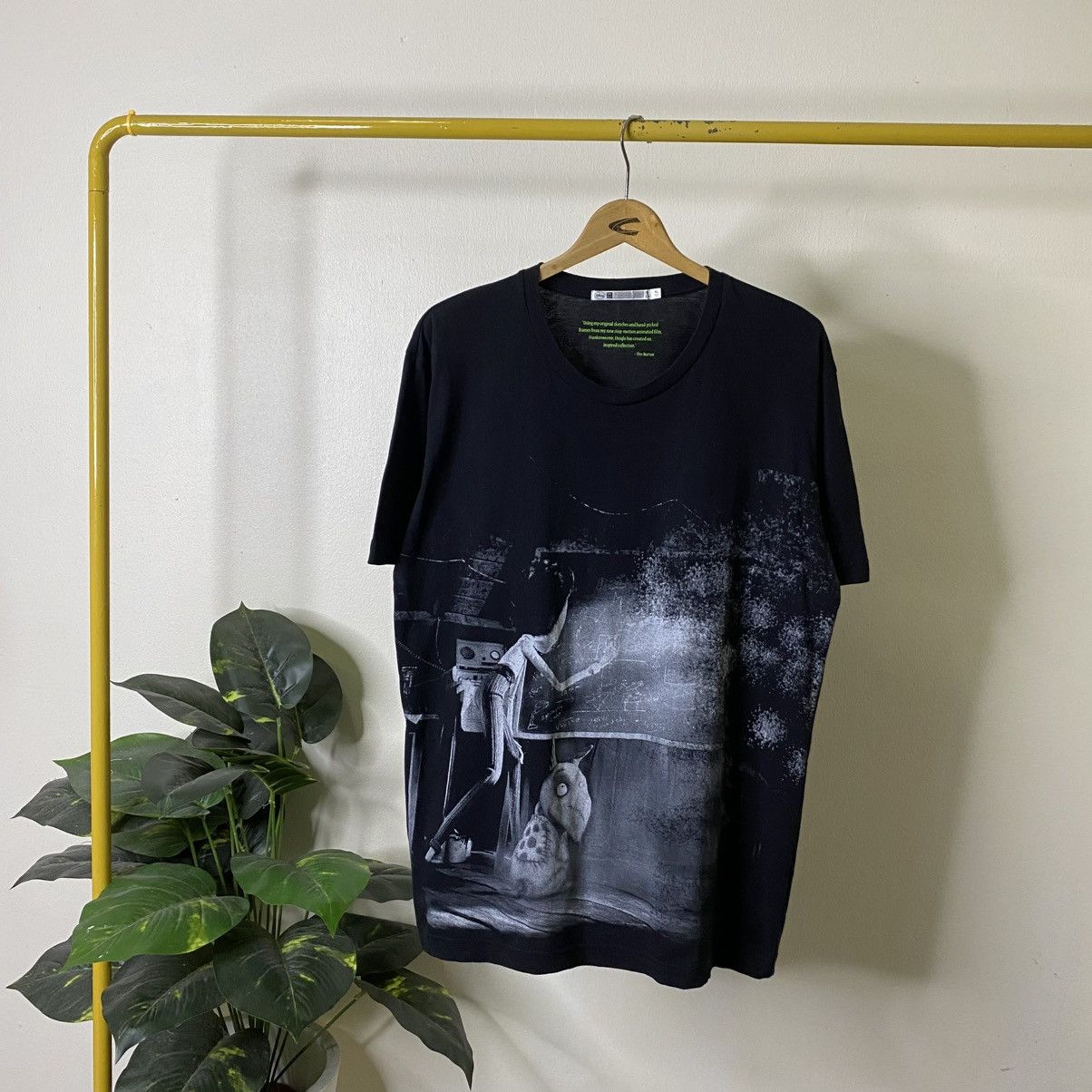 Uniqlo Uniqlo Frankenweenie Tim Burton Uniqlo Overprint T Shirt Size US XL / EU 56 / 4 - 1 Thumbnail