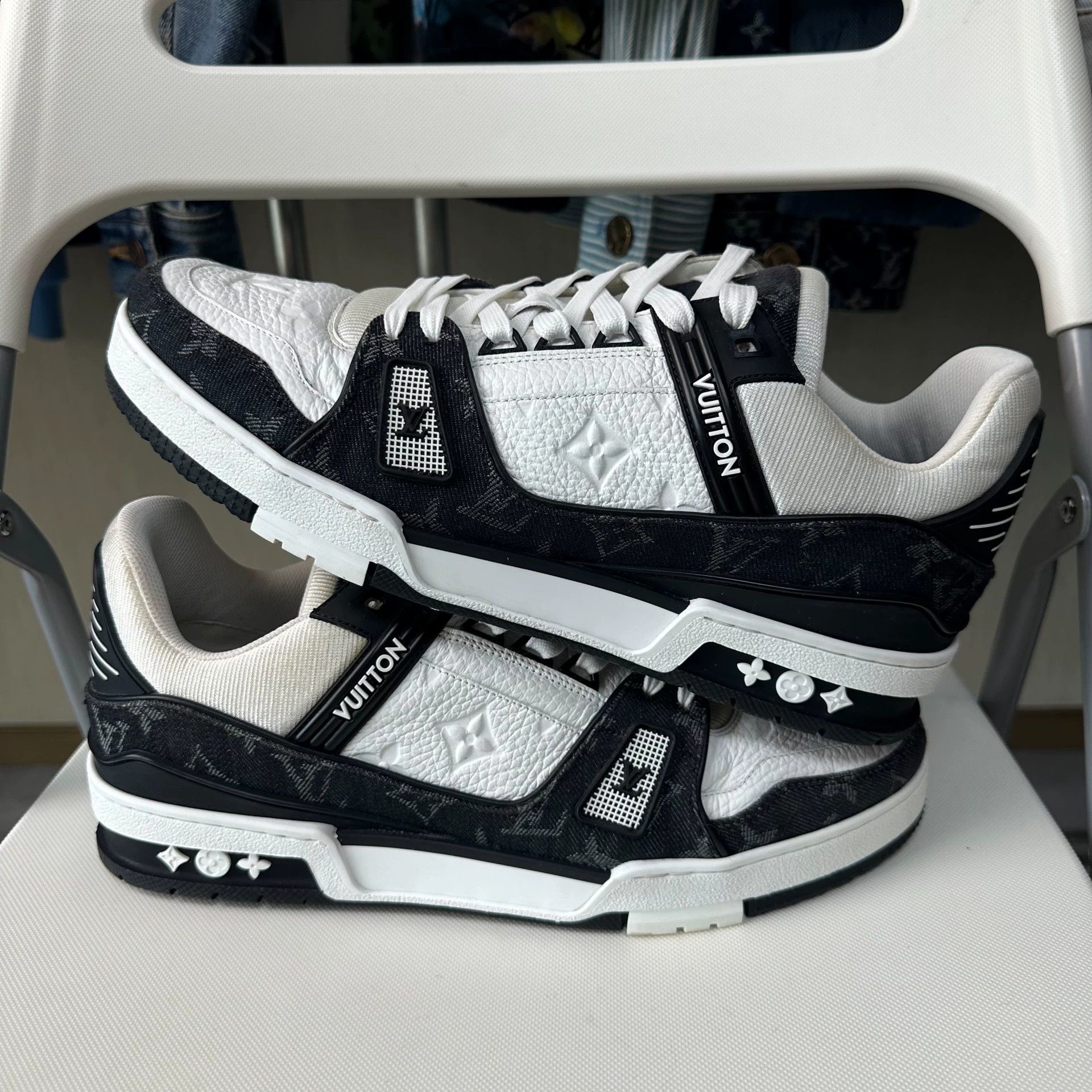 Louis Vuitton LV Trainer Panda Embossed Low-Top Unisex Sneaker White/Black Size US 9.5 / EU 42-43 - 7 Thumbnail