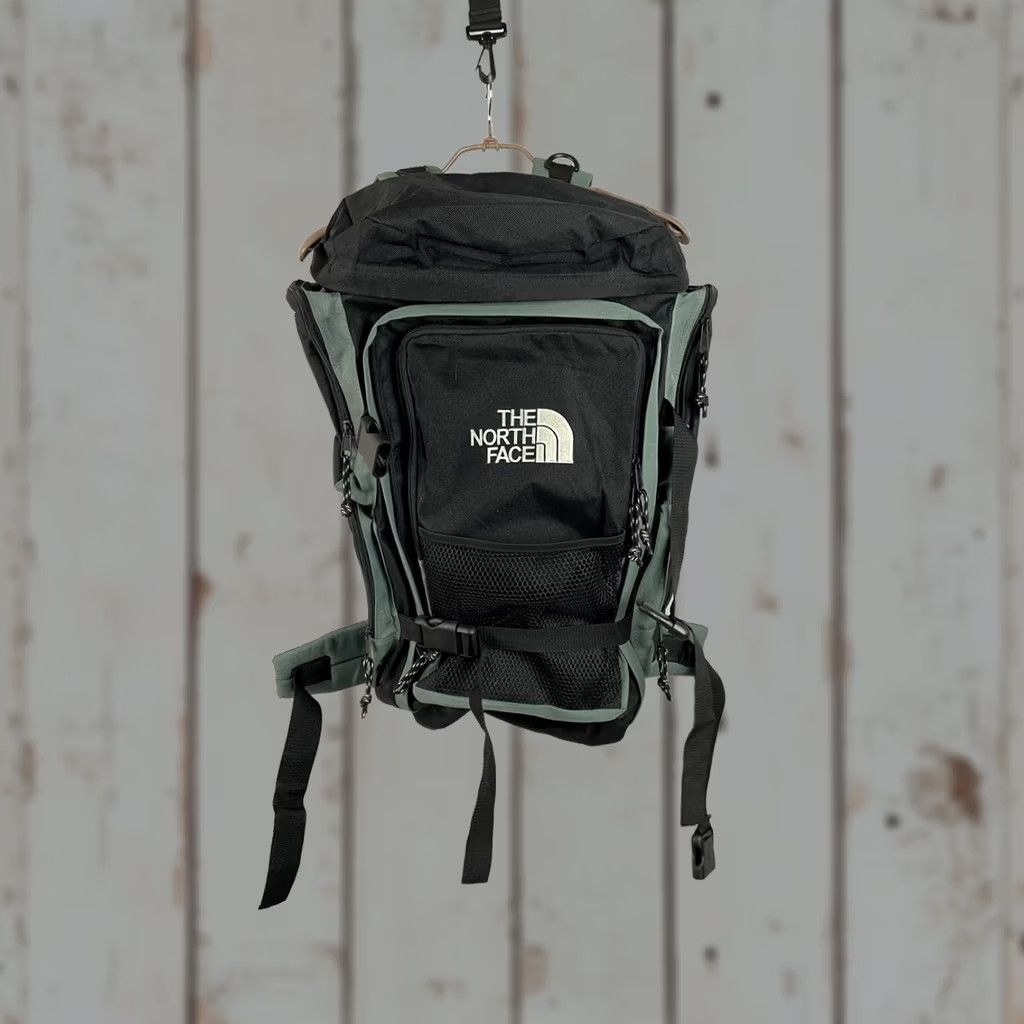 north face black heckler backpack The Unisex Recon NF0A52SH-4HF TNF Black/TNF Black-- Premium Lounge NY while the reflective details enhance visibility in low light conditions The North Face Router Backpack
