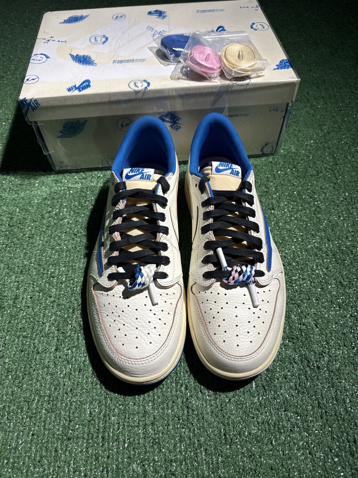 Fragment Design × Jordan Brand × Travis Scott Jordan 1 Low OG SP Fragment Travis Scott Sail Military Blue Size US 11.5 / EU 44-45 - 4 Thumbnail