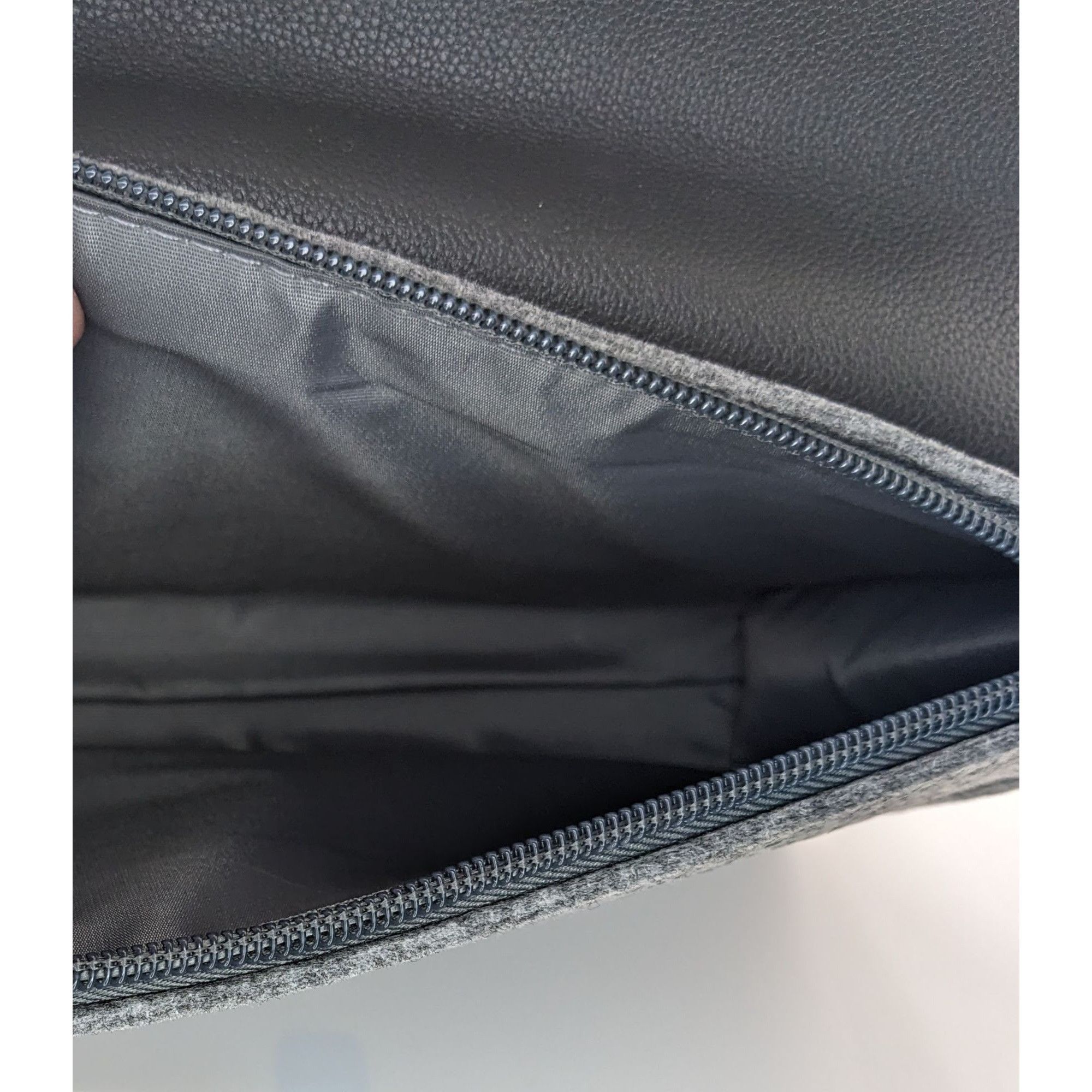 Other La Prairie Switzerland Grey Faux Leather & Felt Clutch Size ONE SIZE - 8 Thumbnail