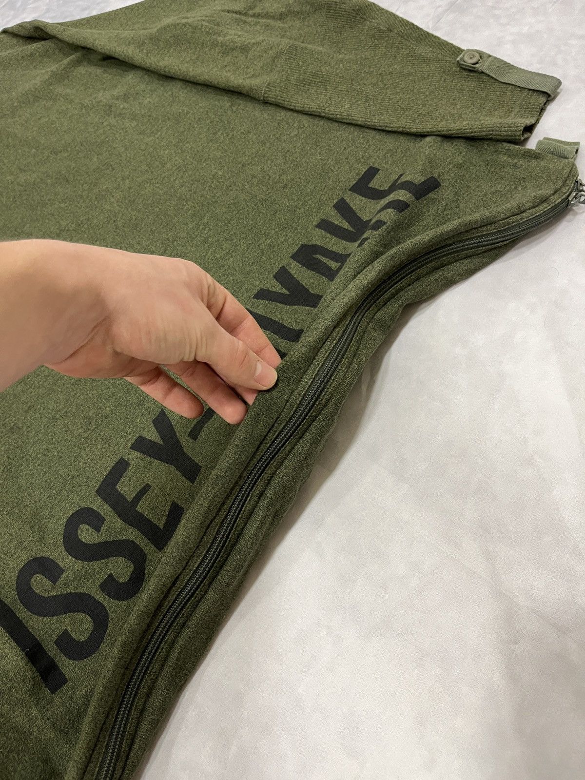 Issey Miyake Issey Miyake Transformable Zip Sweatshirt & Backpack Size US S / EU 44-46 / 1 - 9 Thumbnail