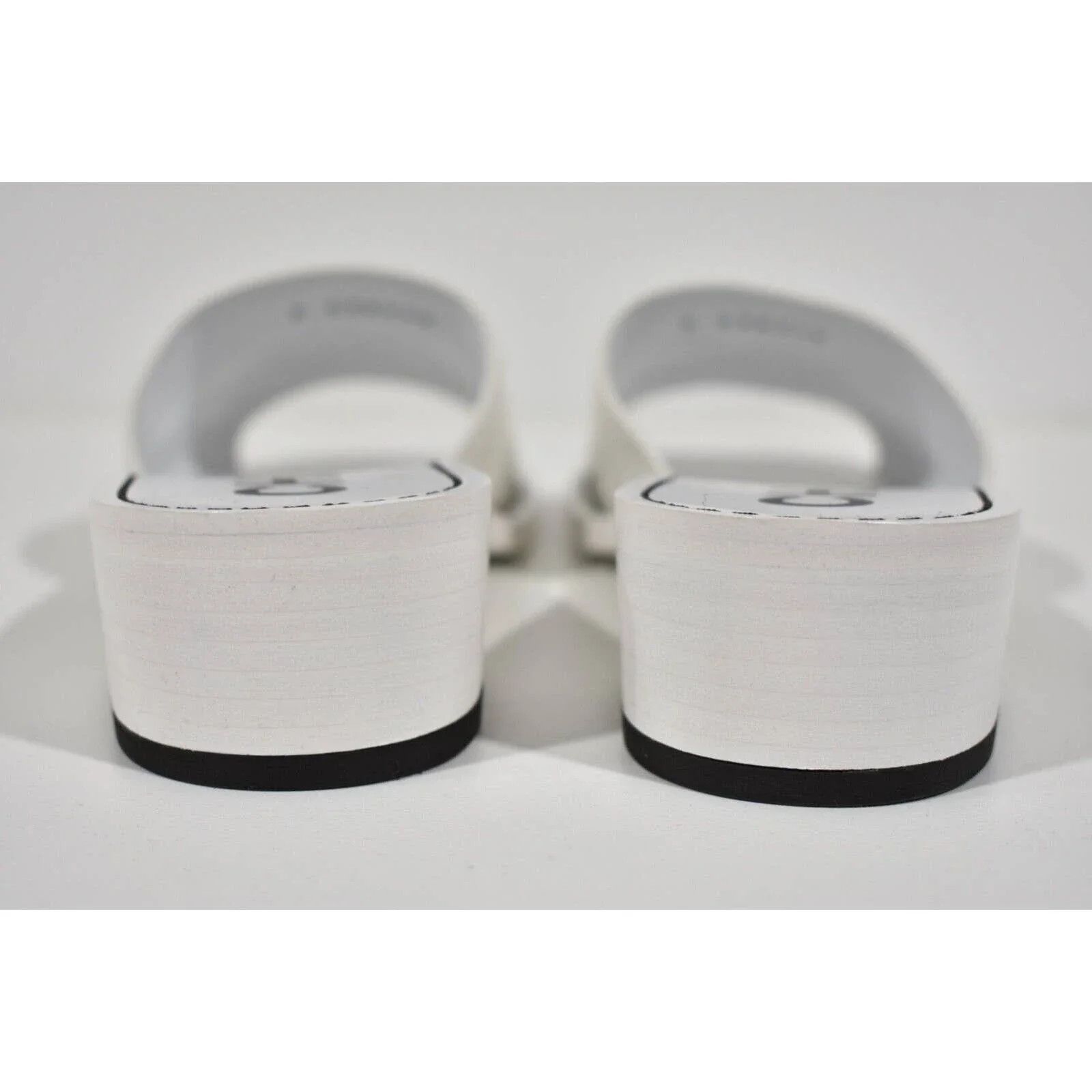 Chanel Chanel 22S White Calfskin Leather CC Logo Mules Slide Size US 10 / IT 40 - 11 Thumbnail