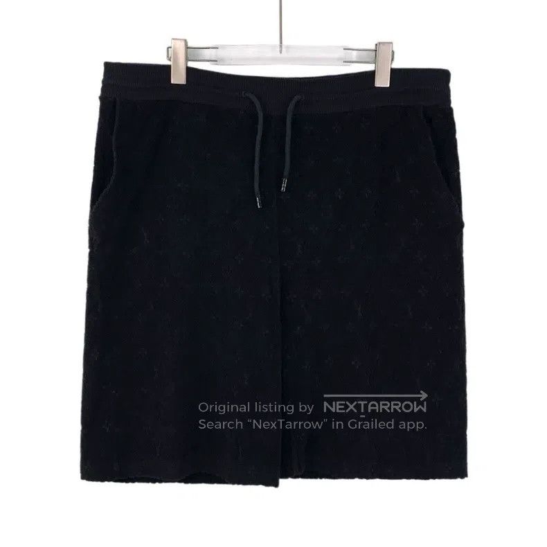 Louis Vuitton Louis Vuitton size xl 23 black logo dark embossed cotton dr Size US 28 / EU 44 - 1 Thumbnail