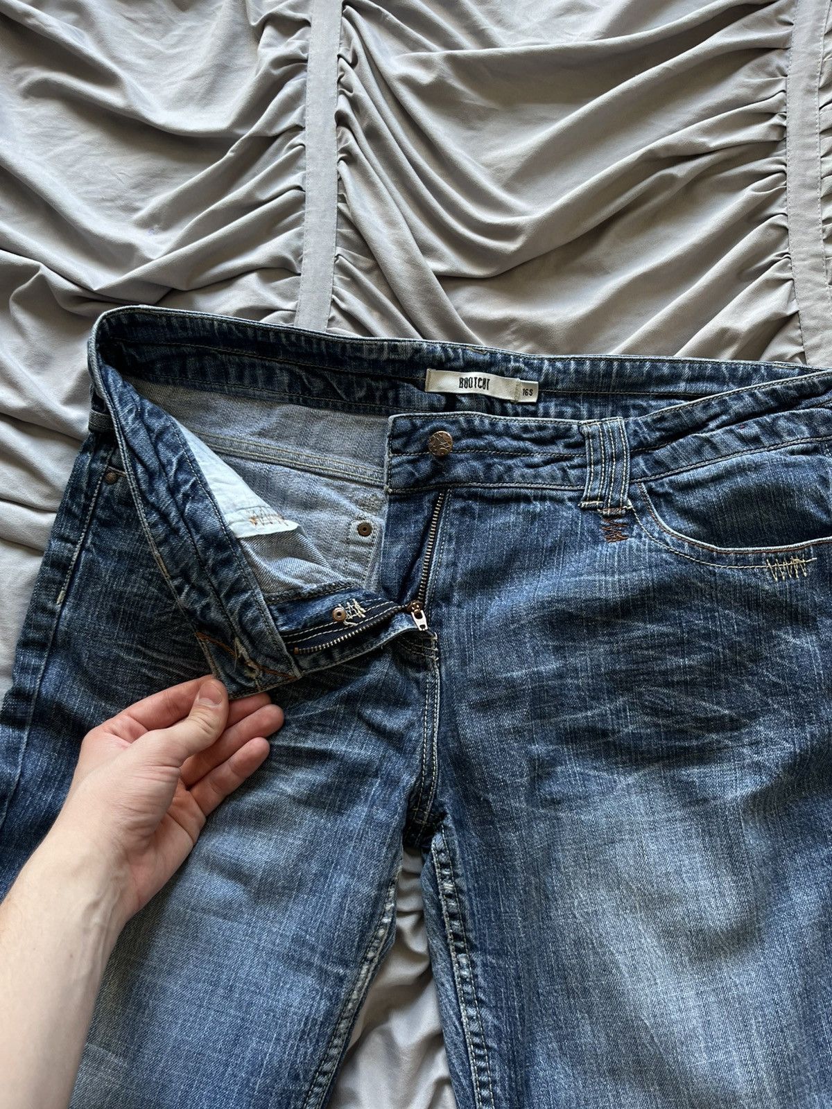 Japanese Brand Vintage Baggy Mud Washed Jeans Faded Denim Flared Wide Japan Size US 34 / EU 50 - 6 Thumbnail