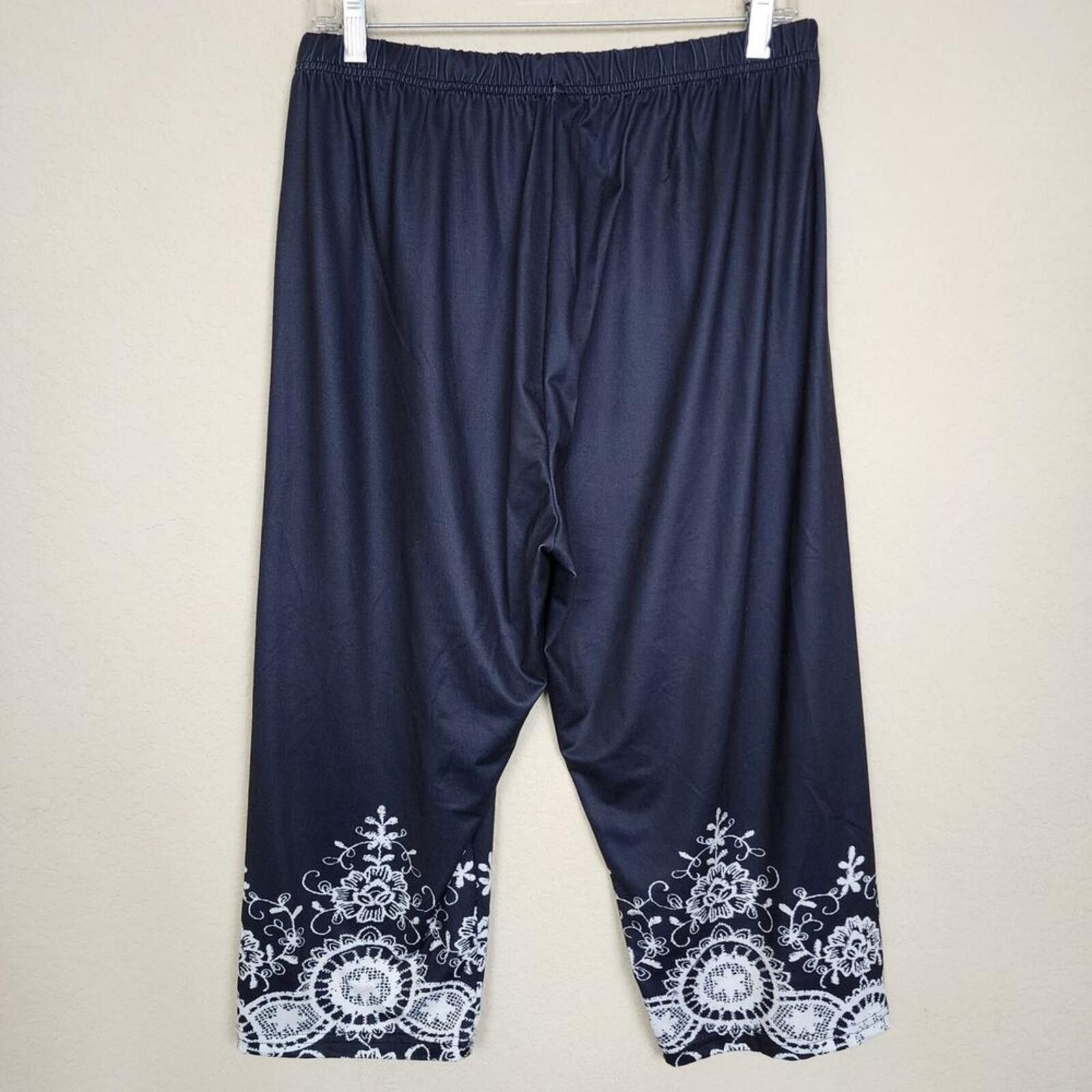 Other 2XL Black Floral Stretchy Capri Pants Size 42" / US 20 - 2 Thumbnail