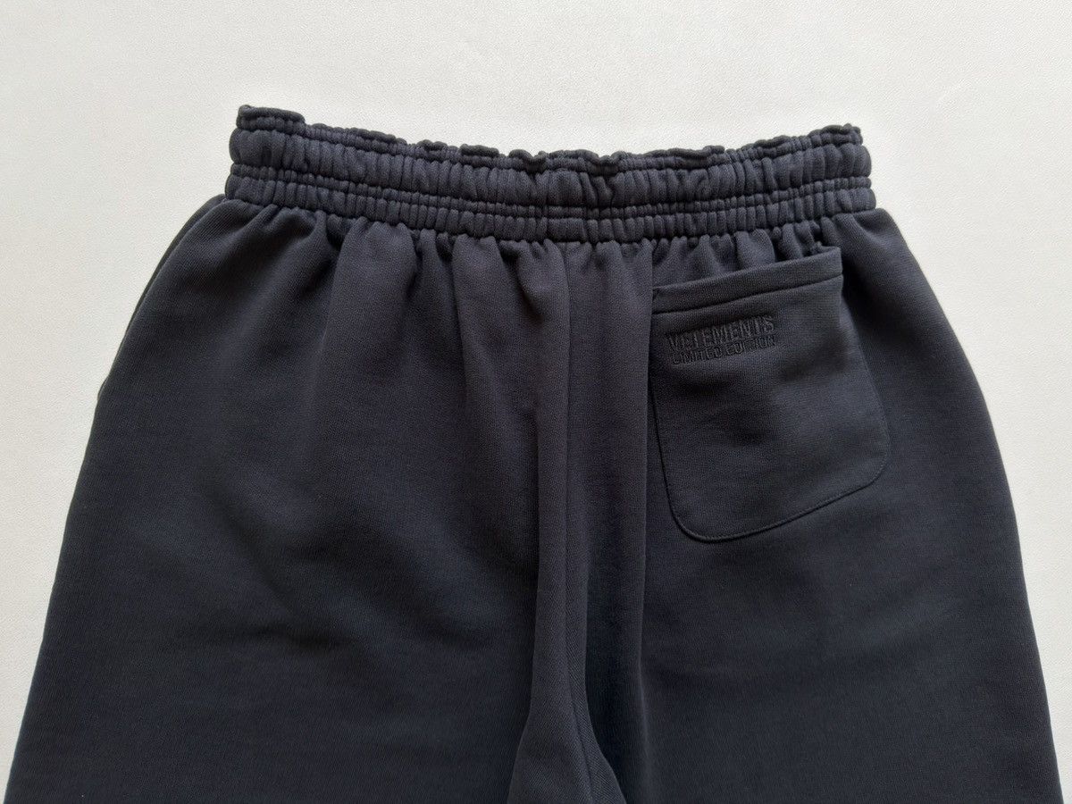 Vetements ‘Anarchy’ Print Black Raw Hem Shorts Size US 32 / EU 48 - 13 Thumbnail