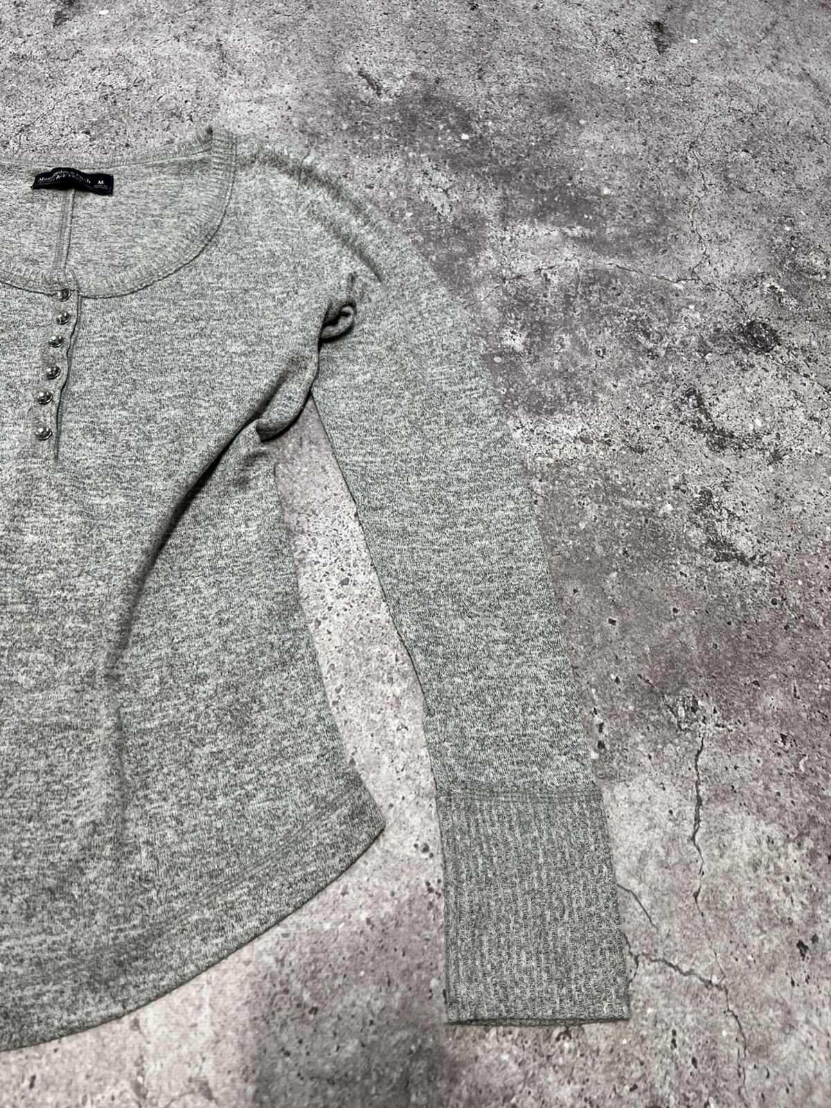 Abercrombie & Fitch y2k abercrombie & fitch 2000’s grey long sleeve henley top Size M / US 6-8 / IT 42-44 - 6 Thumbnail