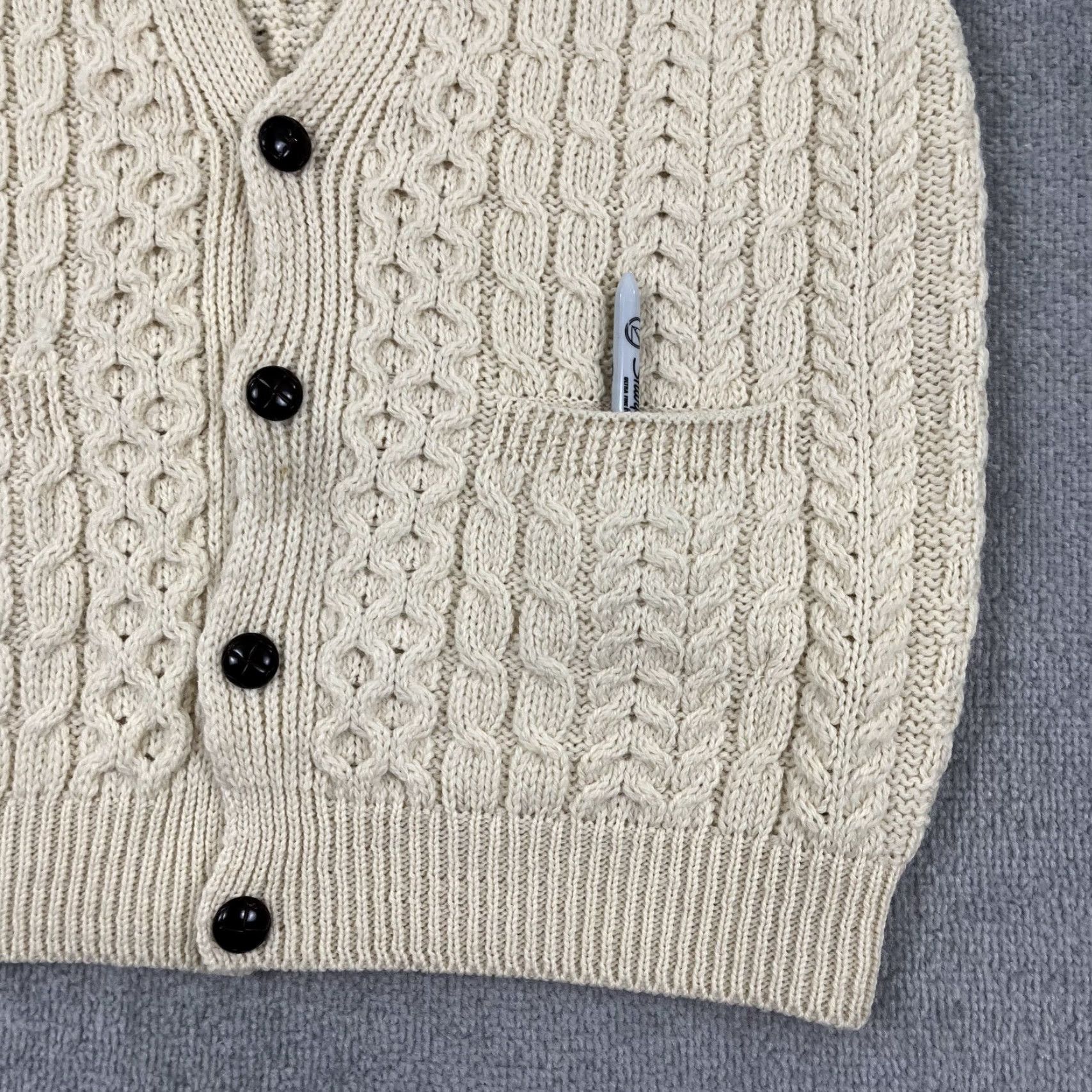 Vintage VINTAGE Carraig Donn Sweater Vest Men XL Brown Wool Cable Knit Pocketed Crew Neck Size US XL / EU 56 / 4 - 6 Thumbnail