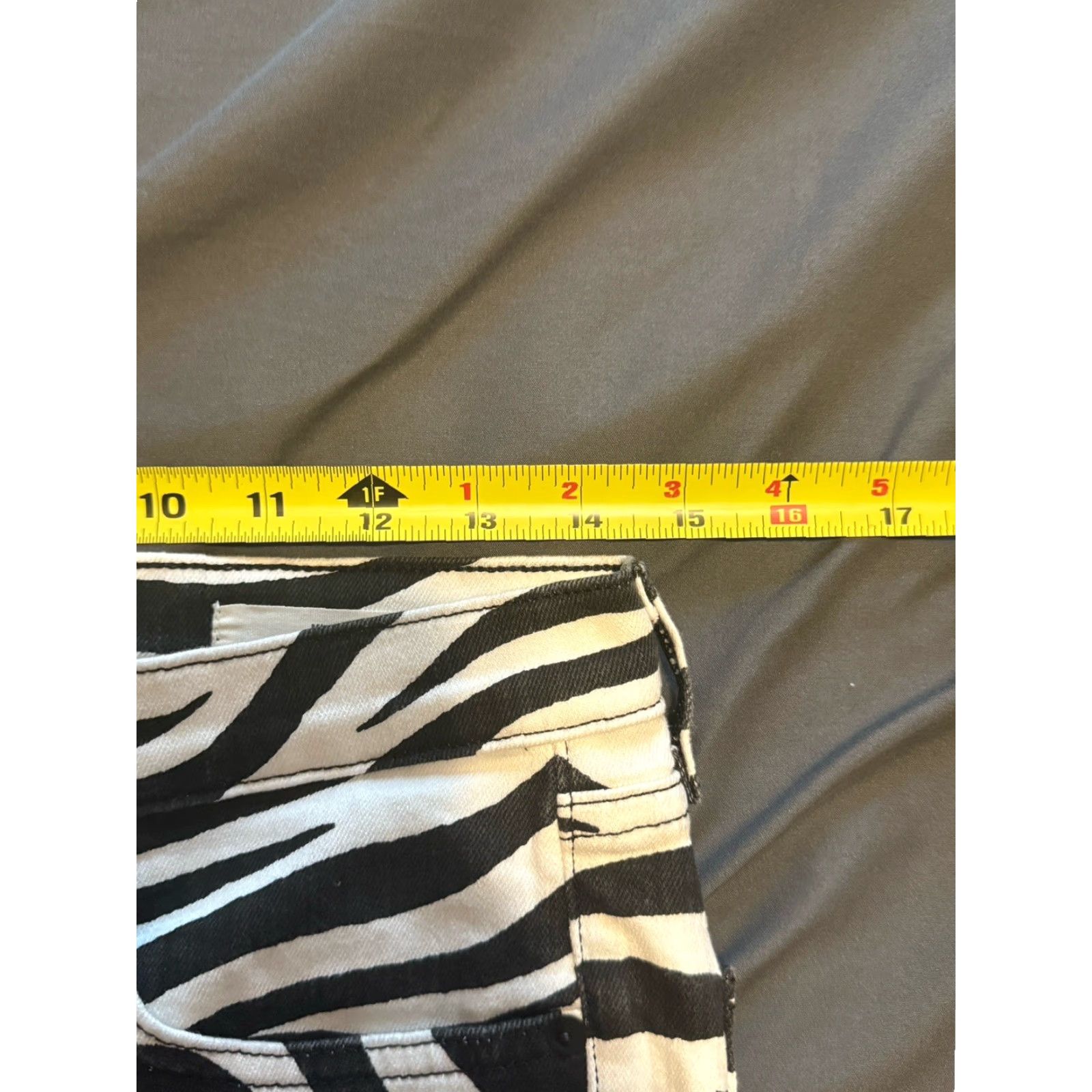 Nili Lotan NILI LOTAN JEANS Skinny WOMEN 28 29in 27in Zebra Print Mid Rise 5-Pocket USA Made Multicolor Black Ivory Designer Jeans Size 28" / US 6 / IT 42 - 3 Thumbnail