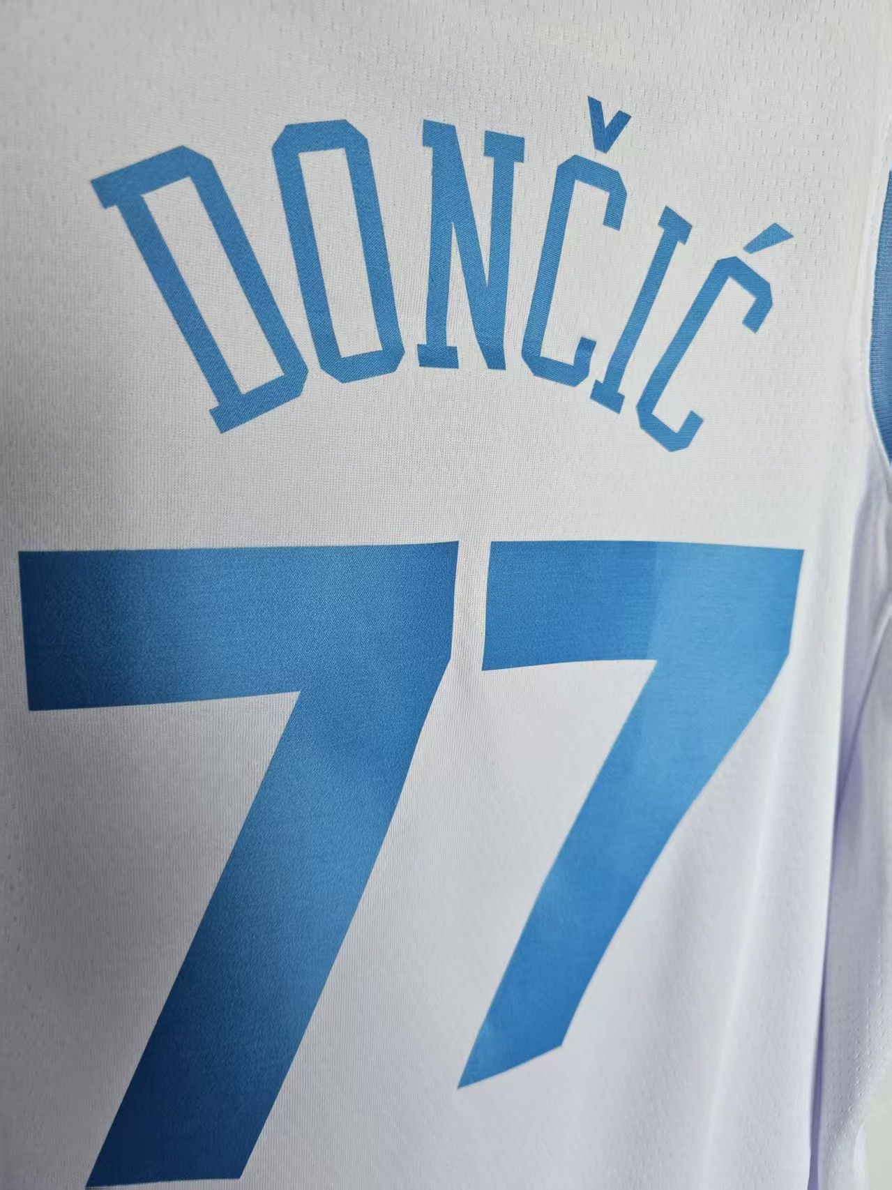 NBA Lakers #77 Luka Dončić Jersey XL Vintage White Size US XL / EU 56 / 4 - 4 Thumbnail