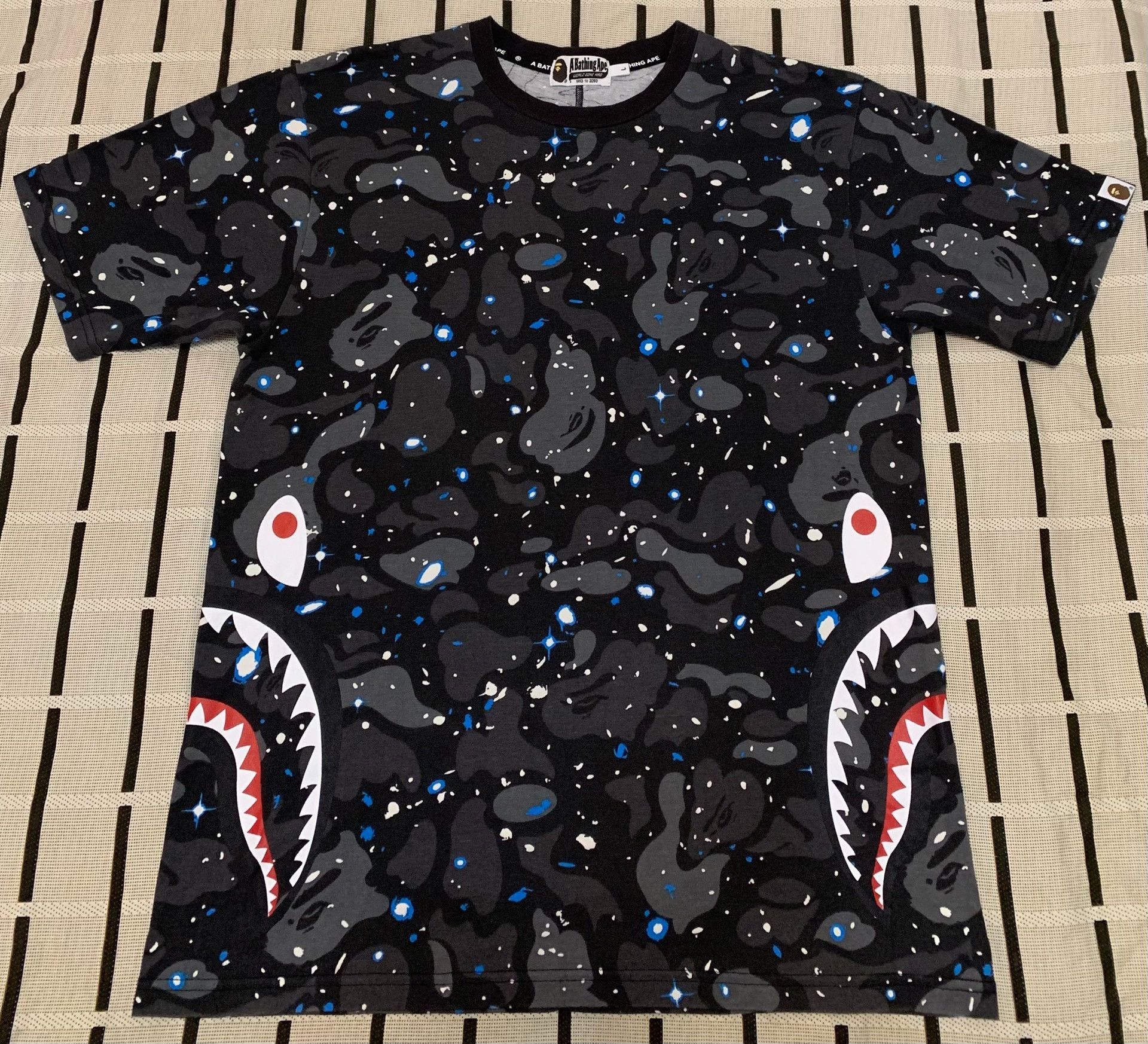 Bape Bape Shark Camo T-Shirt L Men Size US L / EU 52-54 / 3 - 1 Thumbnail