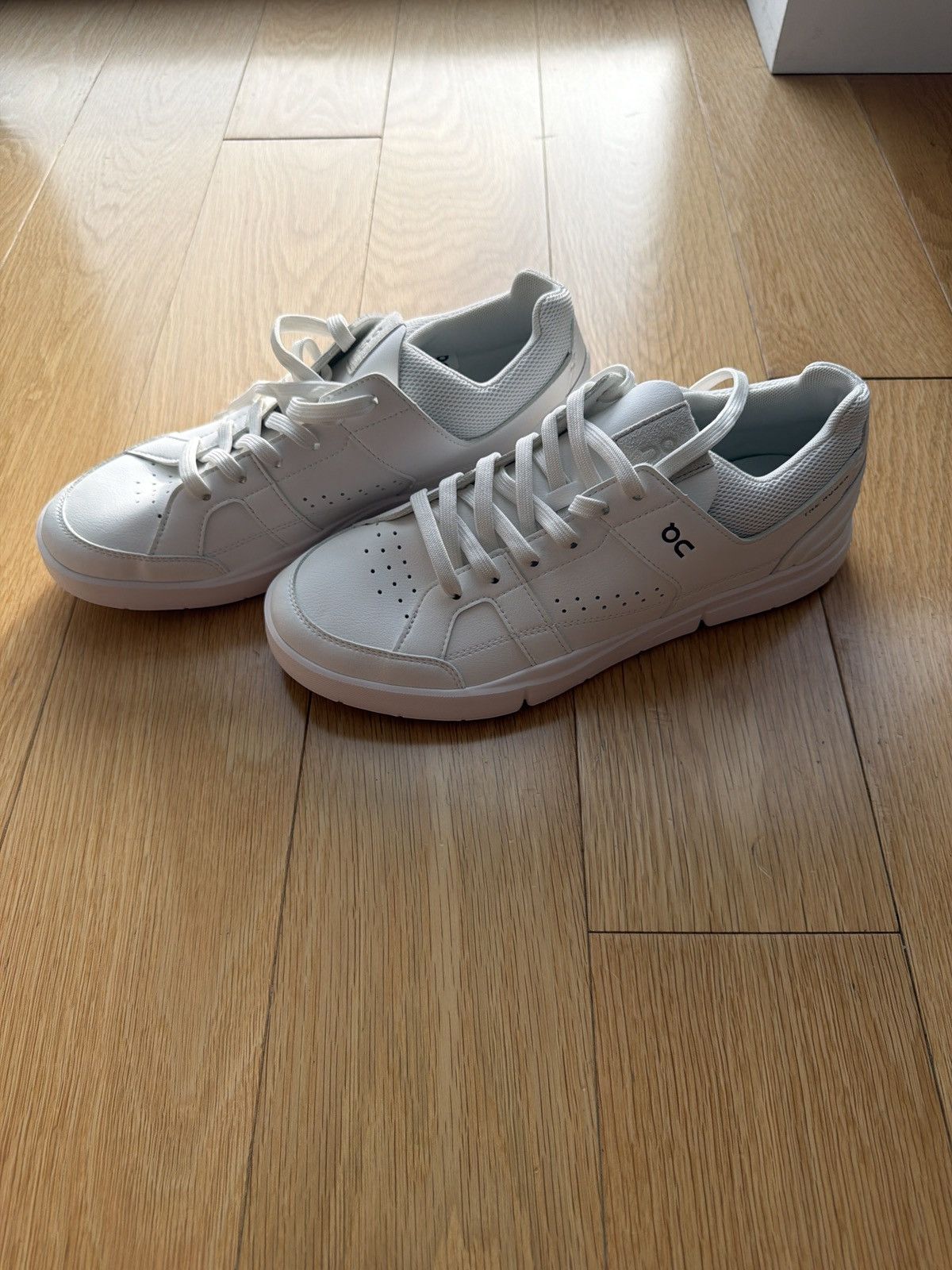 On ON The Roger Size US 9.5 / EU 42-43 - 1 Thumbnail