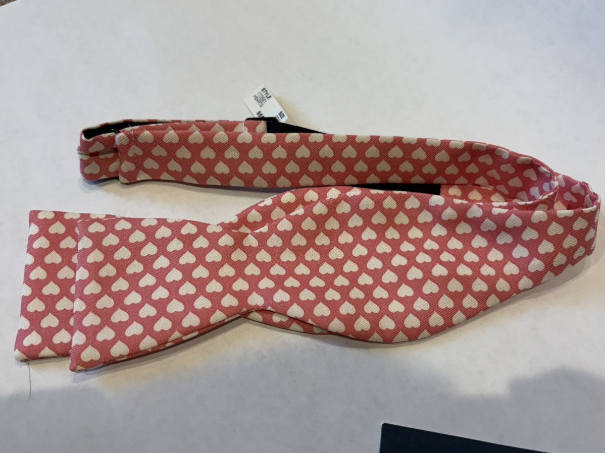 Vineyard Vines Set Of 3 New Patterned Vineyard Vines Bow Ties (never worn) Size ONE SIZE - 6 Thumbnail