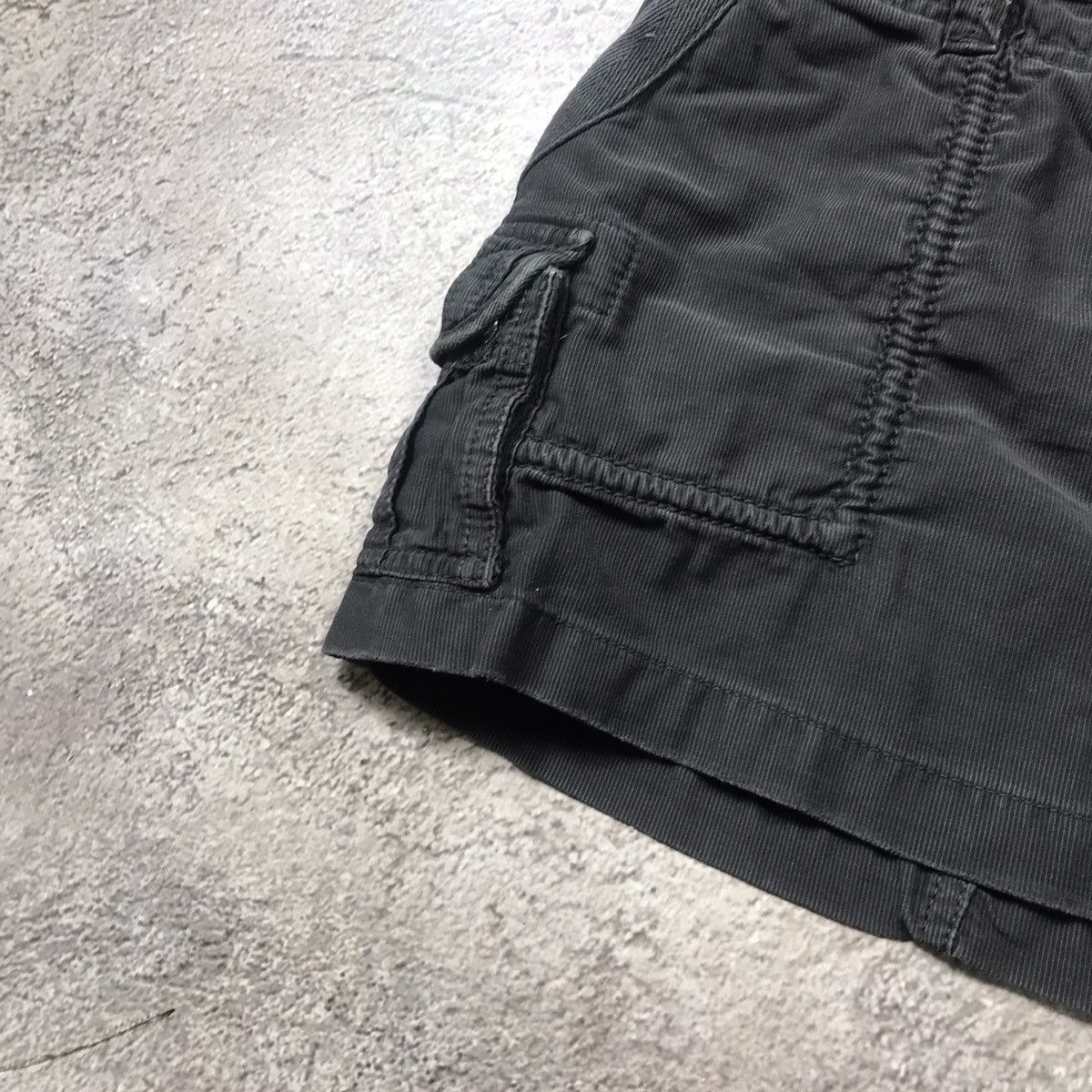 Vintage Y2K Black Cargo Mini Skirt Baggy Avant Garde Grunge Faded 32 Size 32" / US 10 / IT 46 - 2 Thumbnail