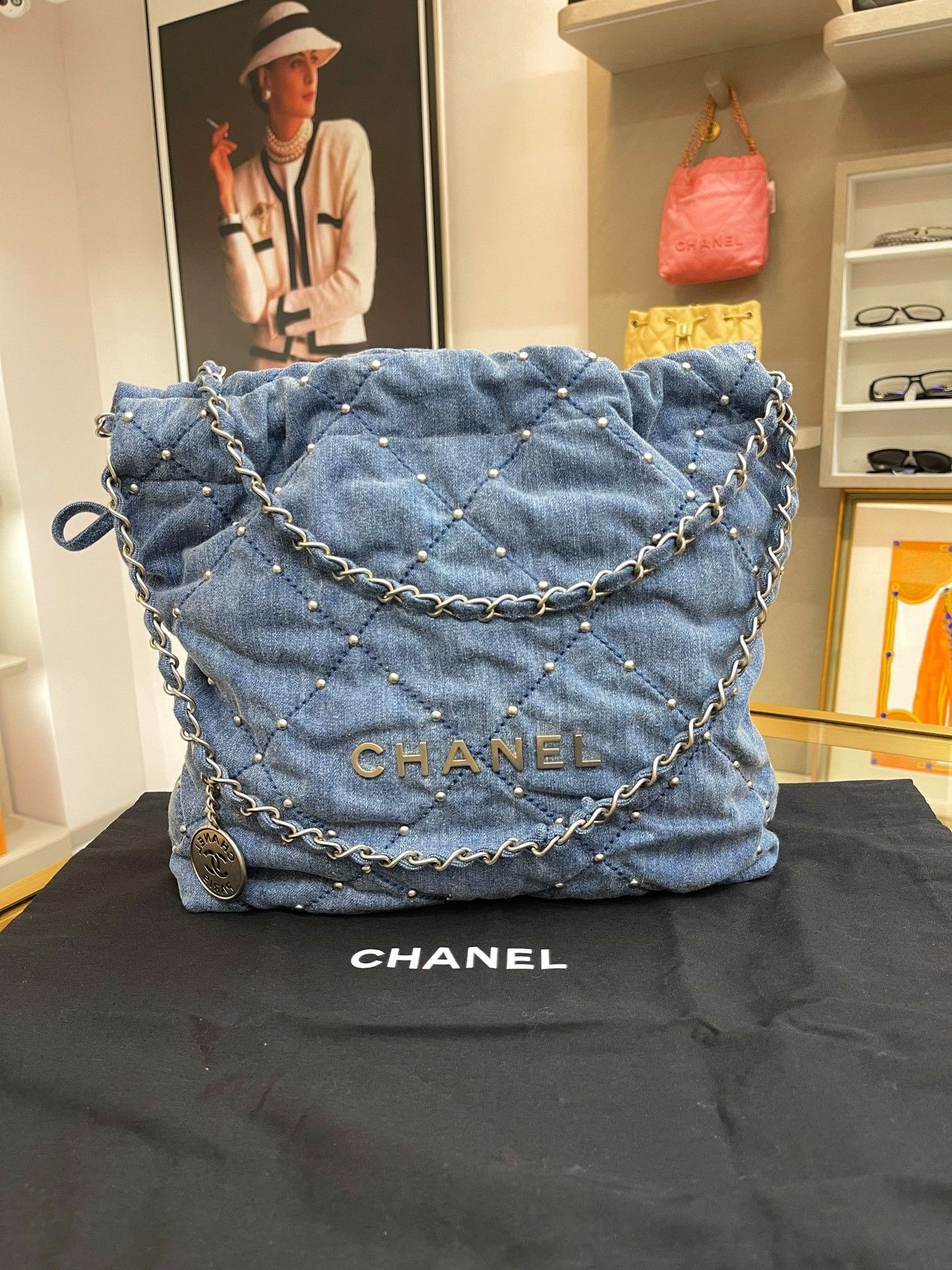 Chanel Pre-loved Bag Very good condition Size ONE SIZE - 1 Thumbnail