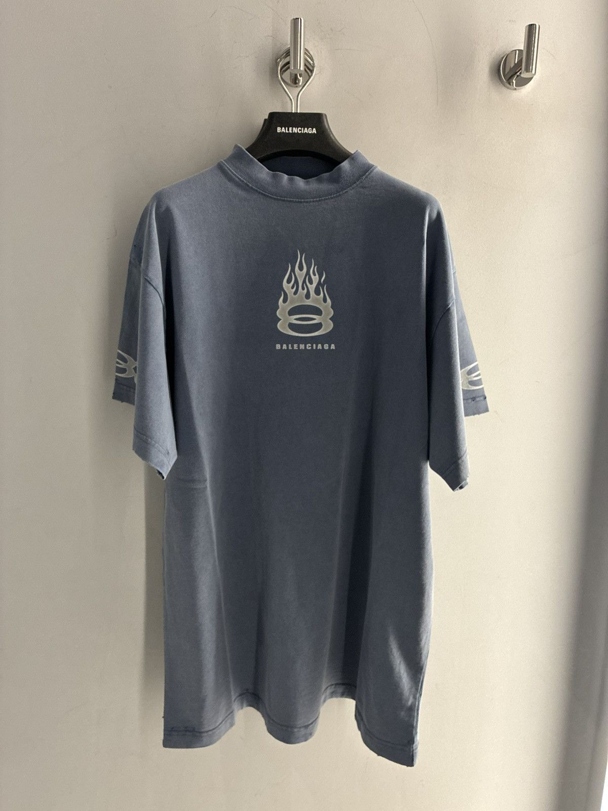 Balenciaga Balenciaga Burning Unity Oversized T shirt Size US S / EU 44-46 / 1 - 1 Thumbnail