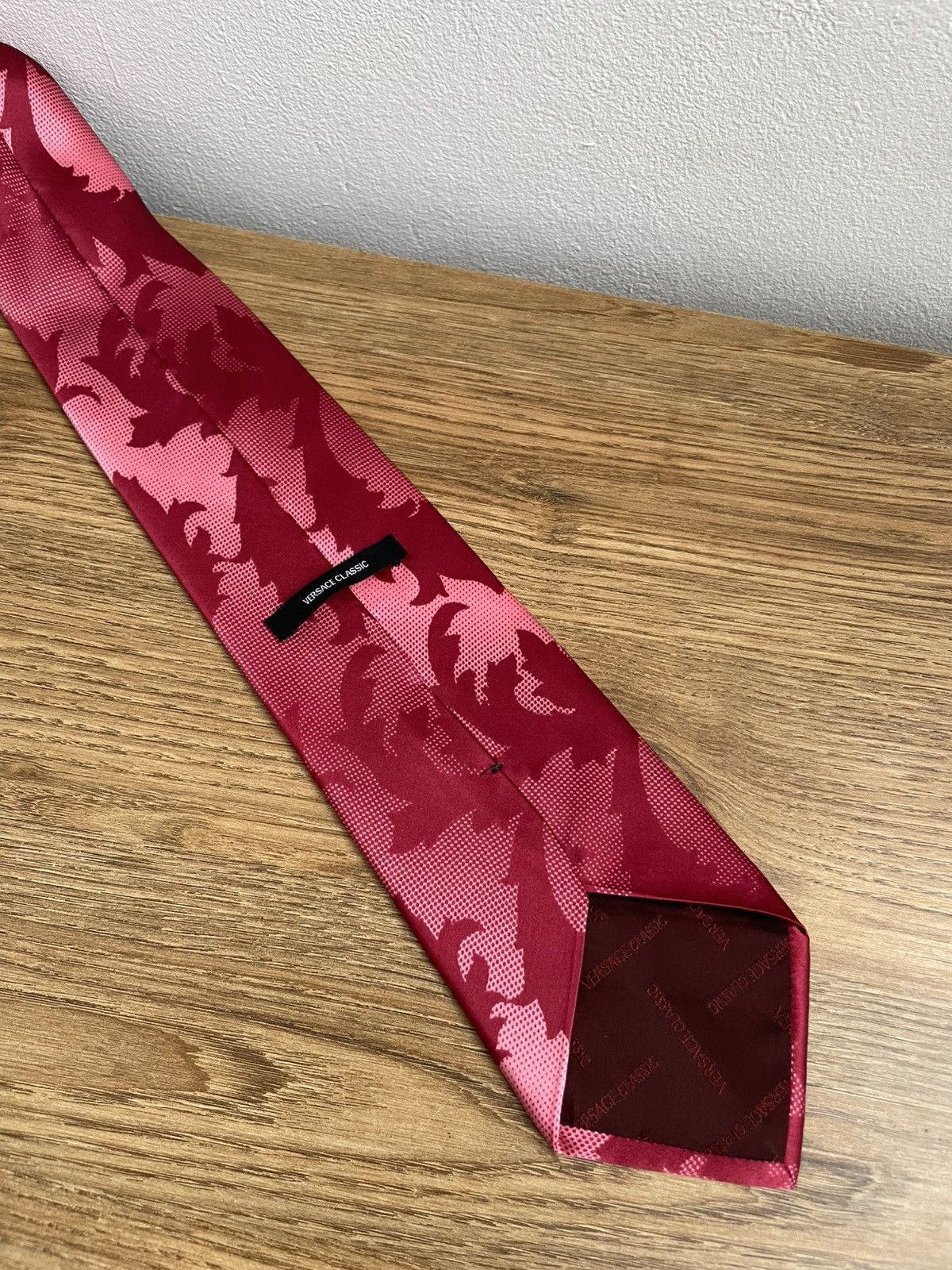 Versace RARE VERSACE Classic Red Silk Tie Printed Logo Abstract Size ONE SIZE - 4 Thumbnail