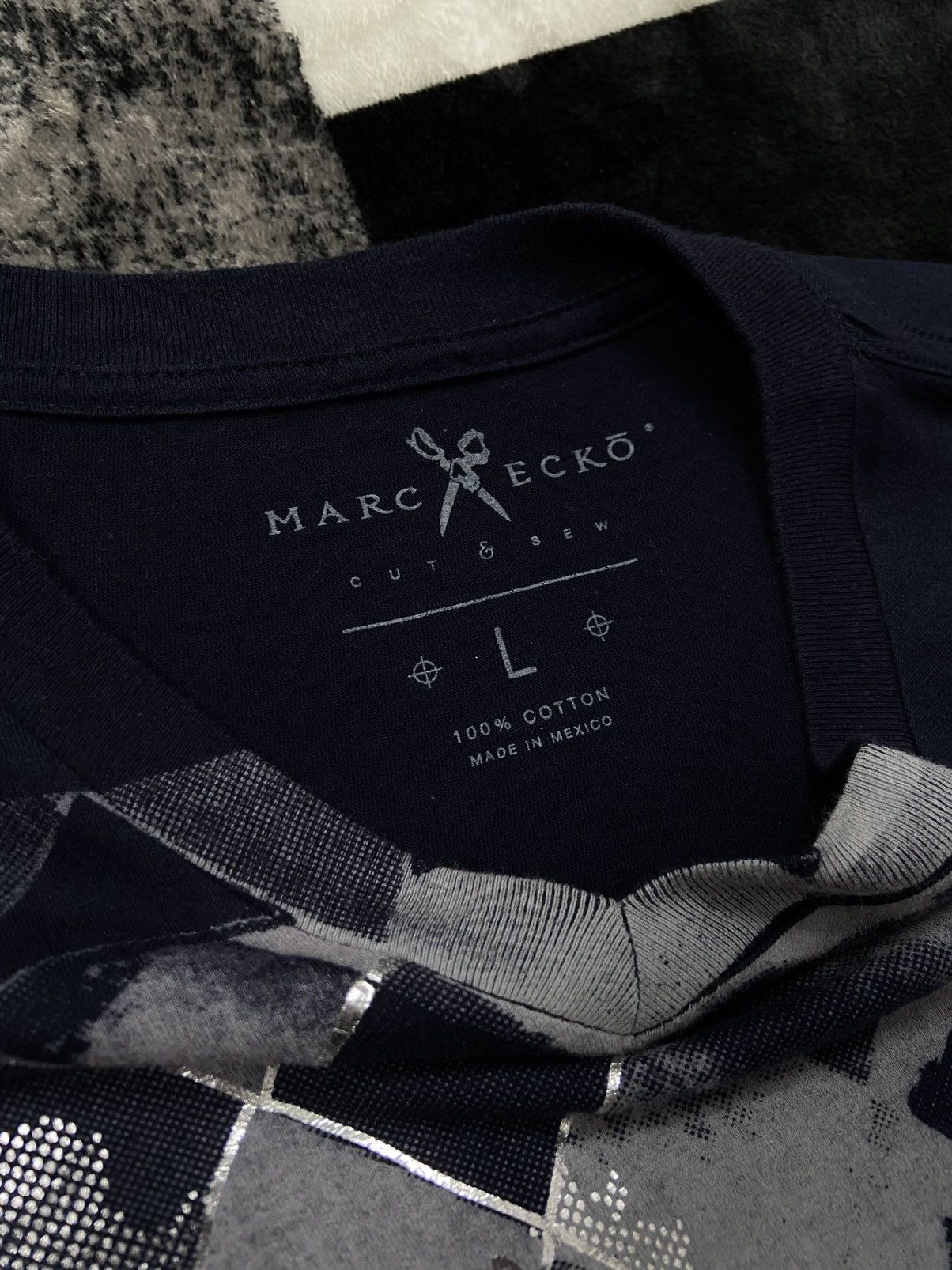Ecko Unltd. × Marc Ecko Marc Ecko Cut & Sew Reflective Face Printed Navy Tee Size US L / EU 52-54 / 3 - 6 Thumbnail