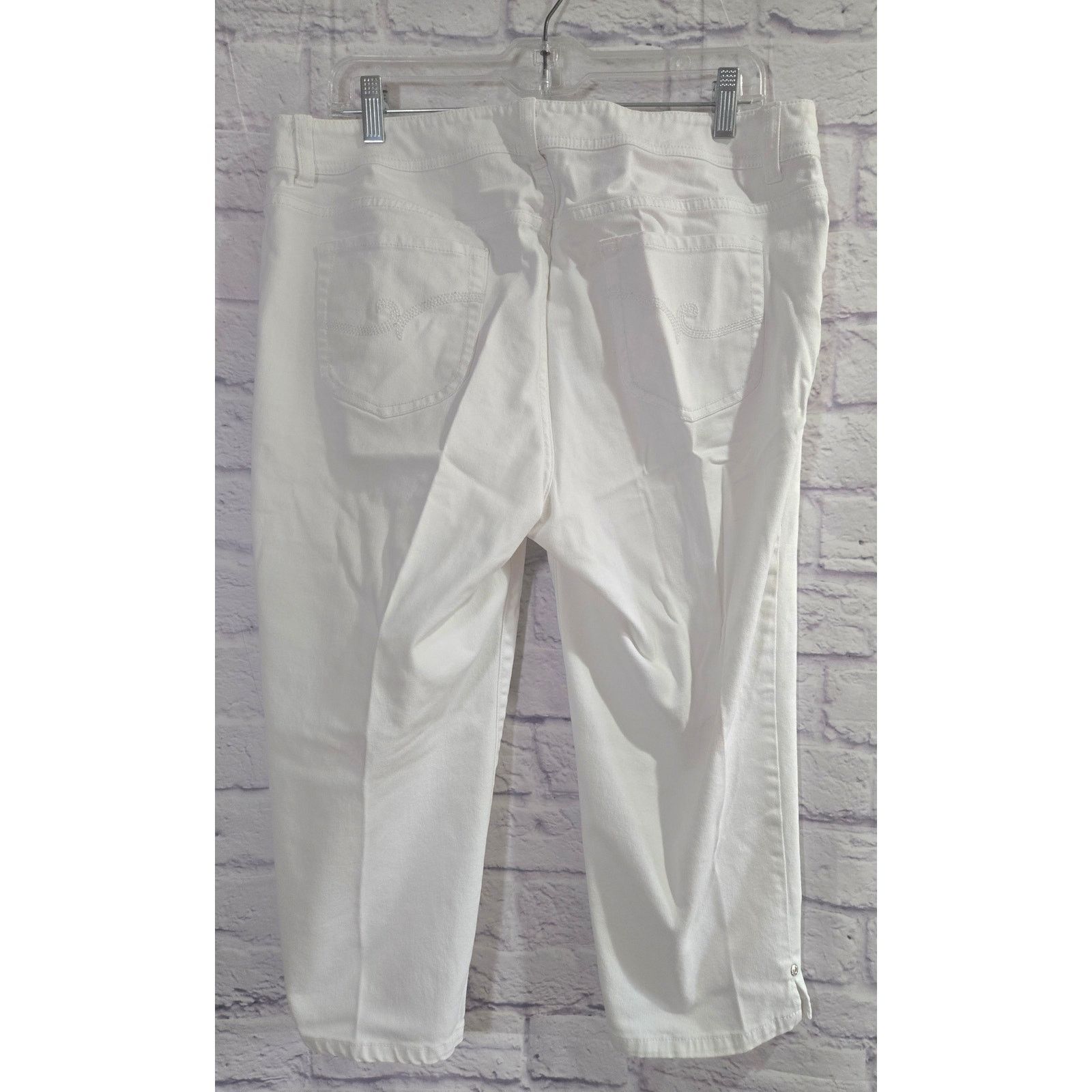 Other Chico's White Cropped Jeans 2.5 M 12-14 Lightweight Stretch Size 36" / US 14 / IT 50 - 2 Thumbnail