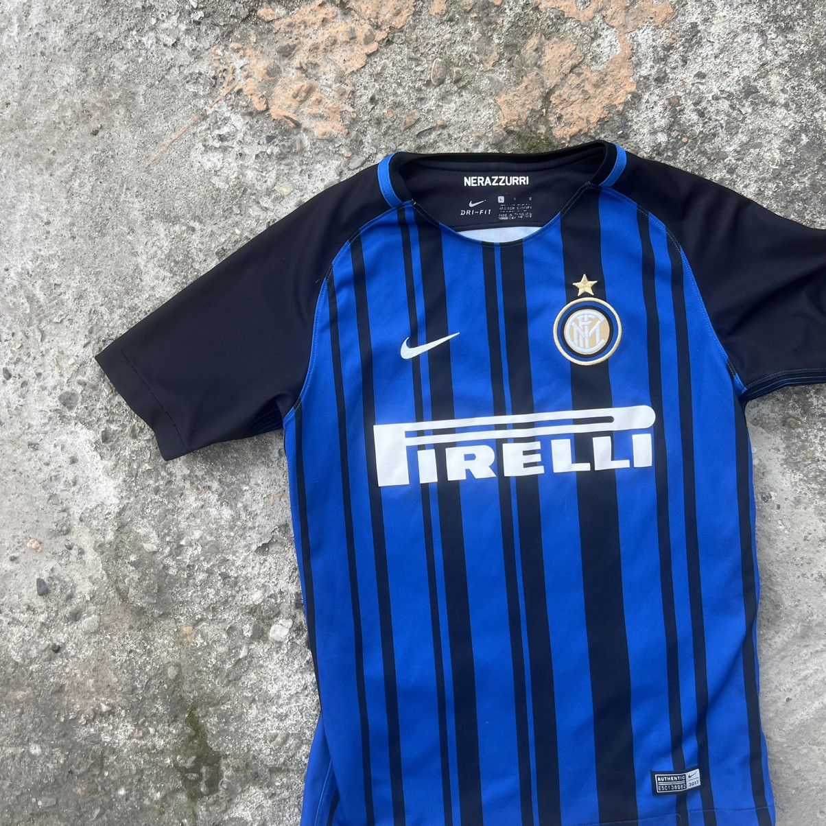 Nike Vintage Nike Inter Milan 2019 Soccer Football Jersey M Size US S / EU 44-46 / 1 - 3 Thumbnail
