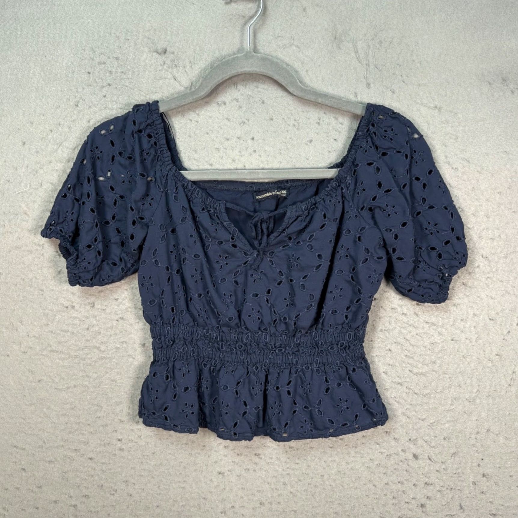 Abercrombie & Fitch Abercrombie & Fitch Womens XXS Blue Eyelet Puff Sleeve Smocked Peplum Top Blouse Shirt Cropped Casual Summer Spring Size XXS / US 00 / IT 34 - 2 Thumbnail