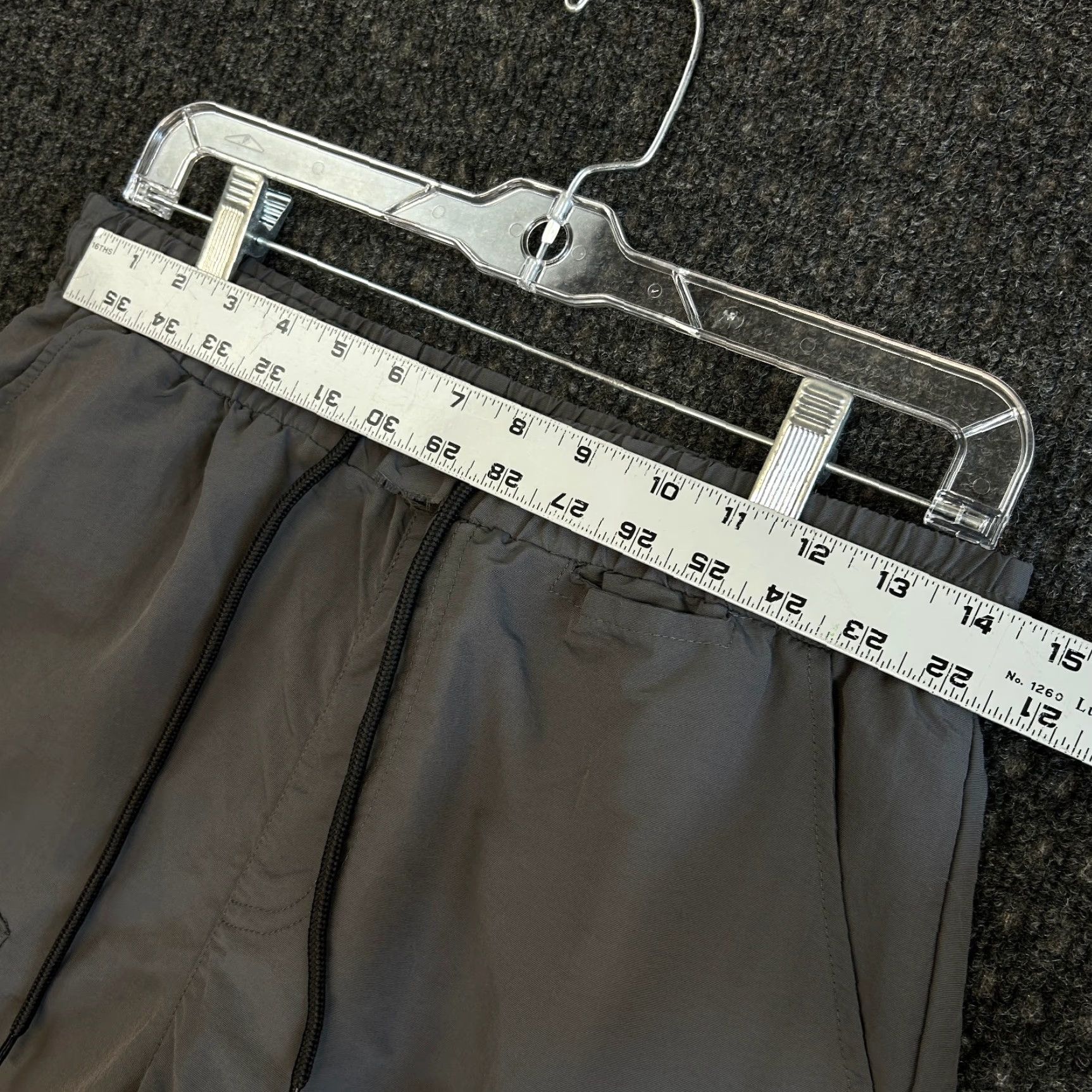 Vintage LIRA Mens Cargo Shorts Gray M Elastic Waist Drawstring 6" Inseam Multi Pocket Size US 31 - 6 Thumbnail