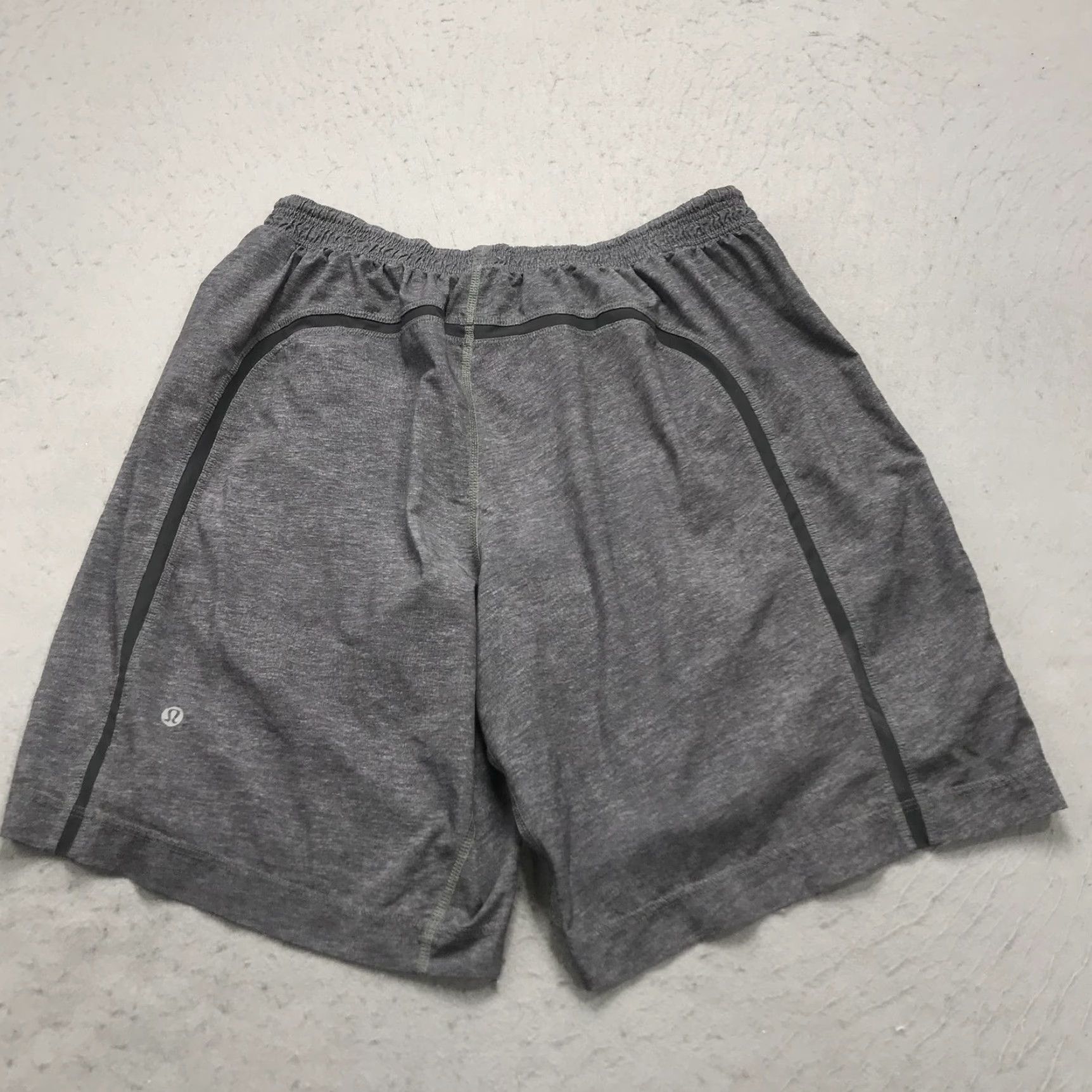 Lululemon Lululemon Shorts Mens M Gray 9 Inch Pace Breaker Lined Performance Regular Inseam 9 in Gym & Training, Yoga, Walking Mens Size US 31 - 4 Thumbnail